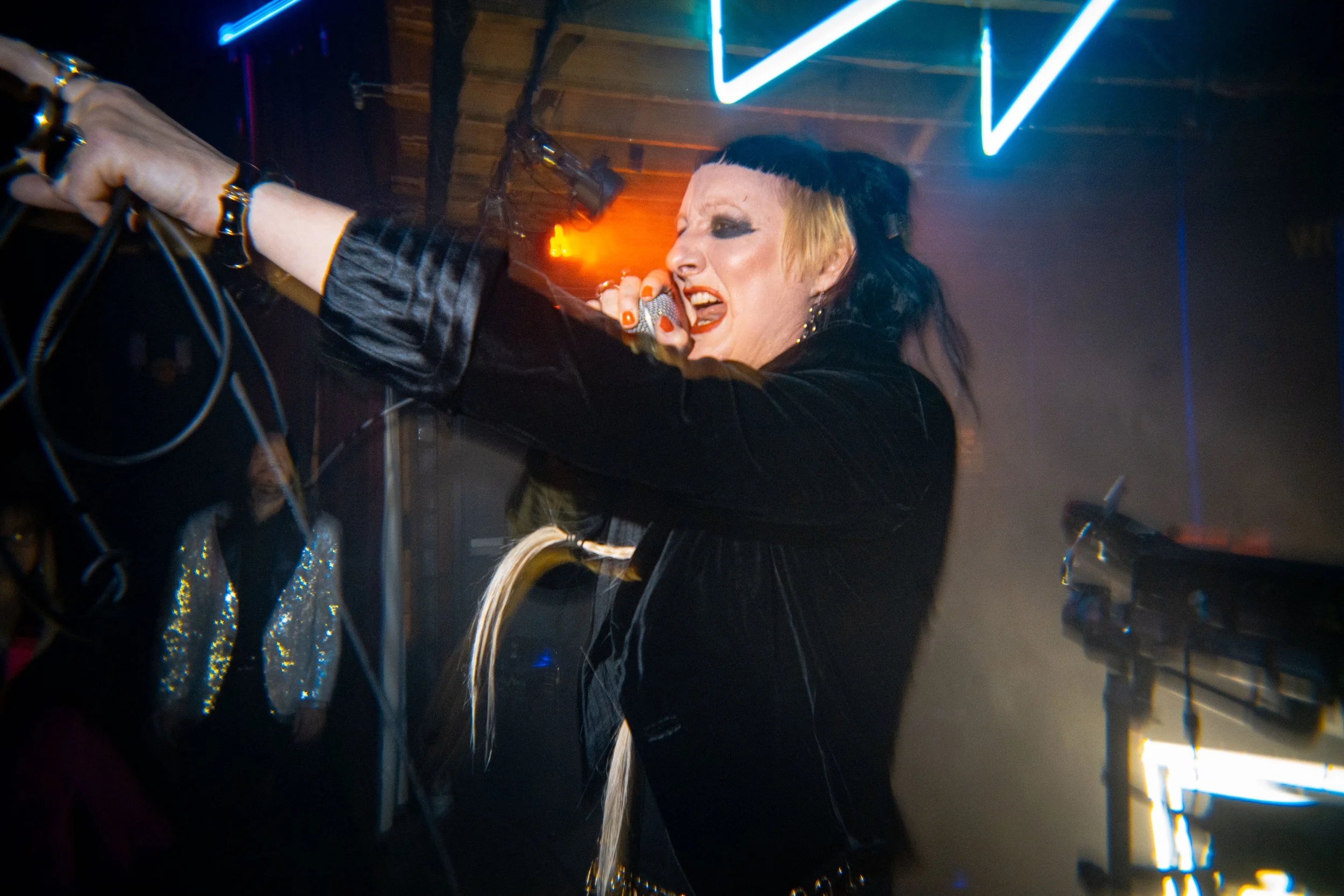 25 12 H2D NYE 2025 w ADULT 153 4K.jpg