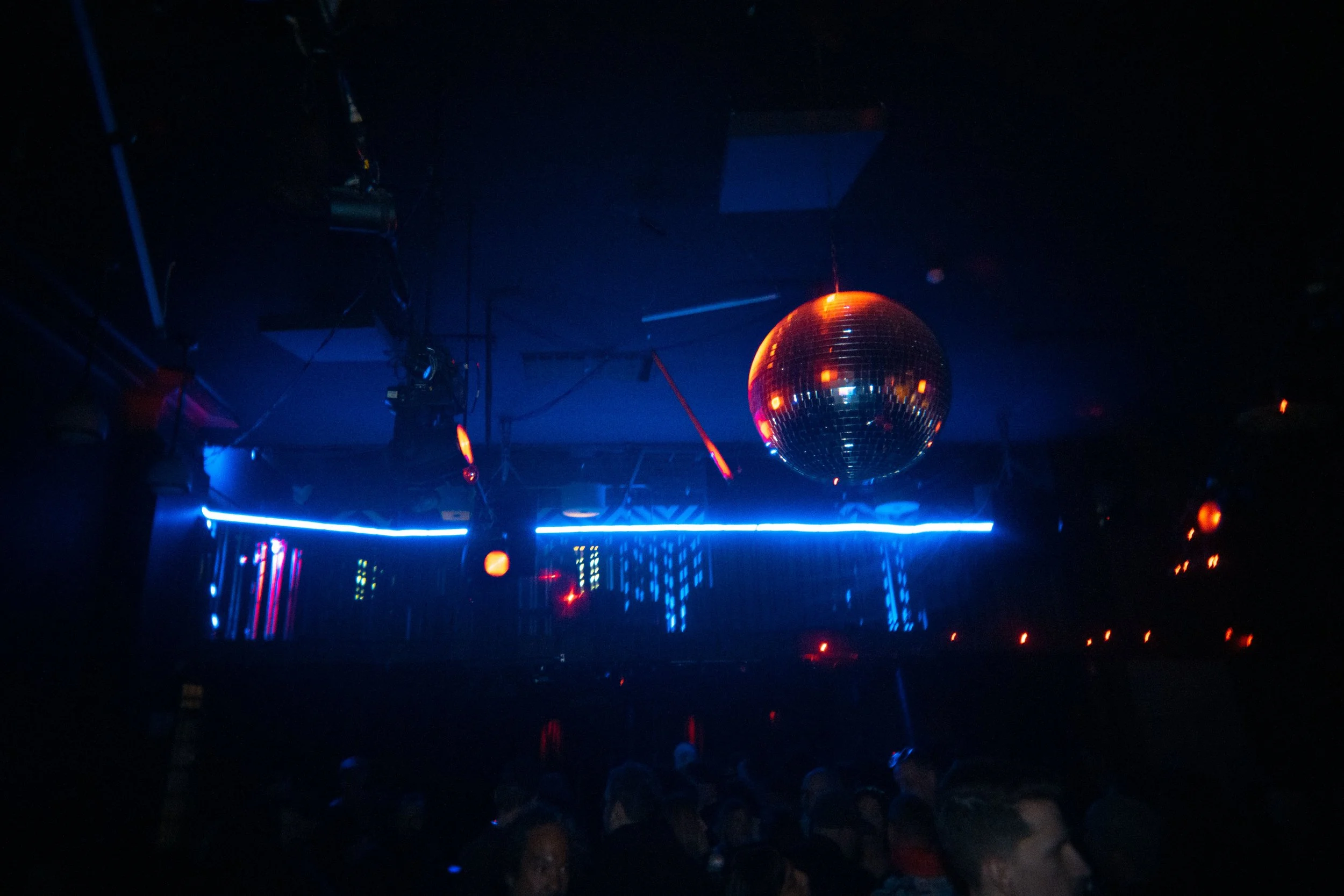 25 12 H2D NYE 2025 w ADULT 445 4K.jpg