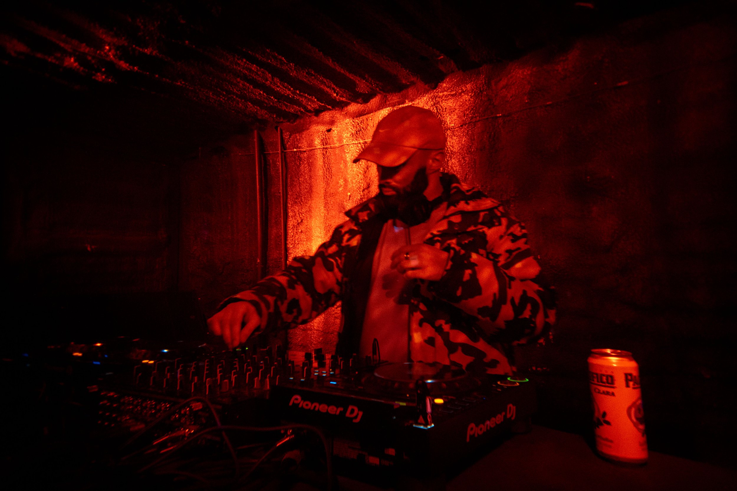 25 12 H2D NYE 2025 w ADULT 115 4K.jpg