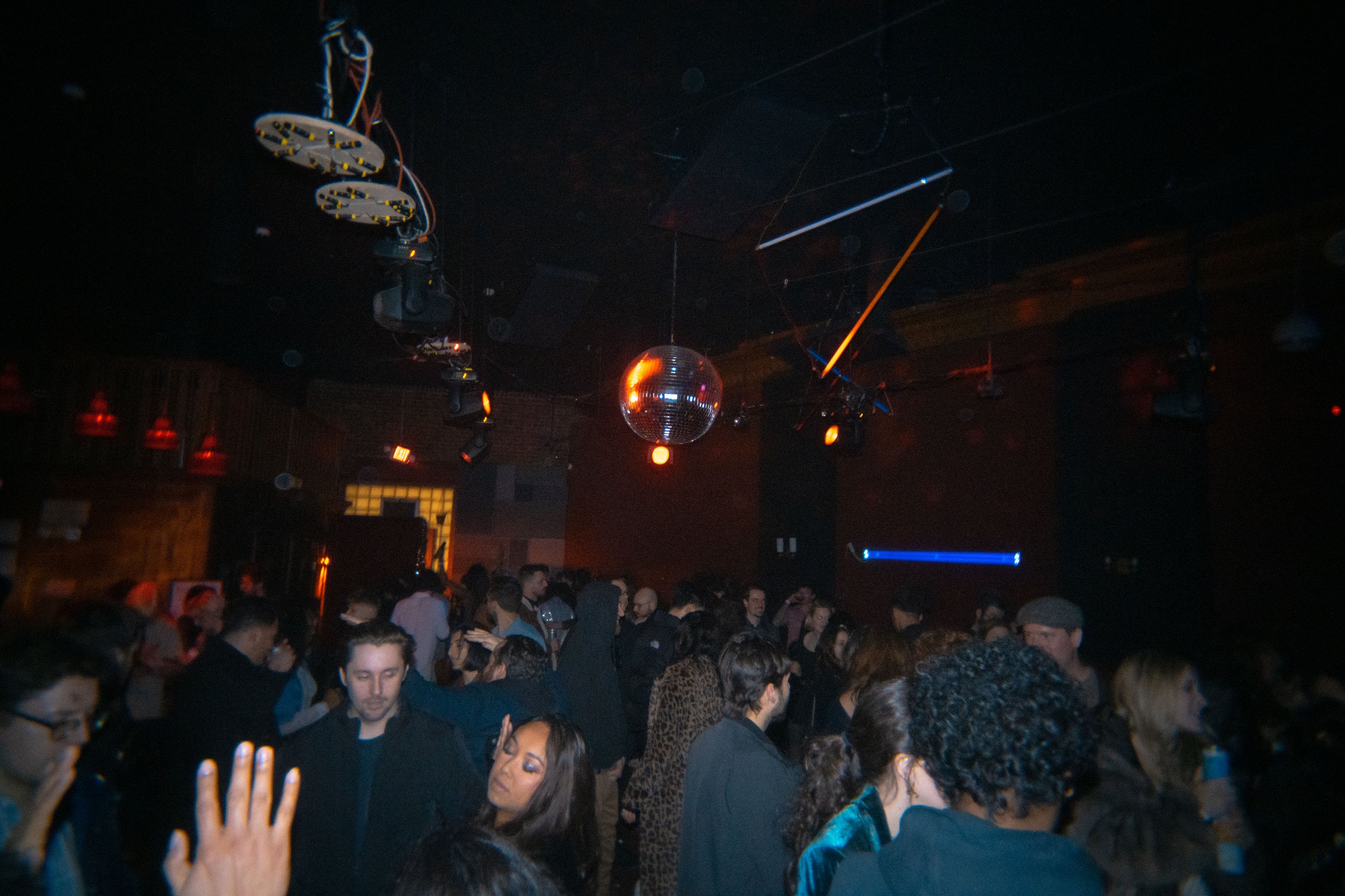 25 12 H2D NYE 2025 w ADULT 391 4K.jpg