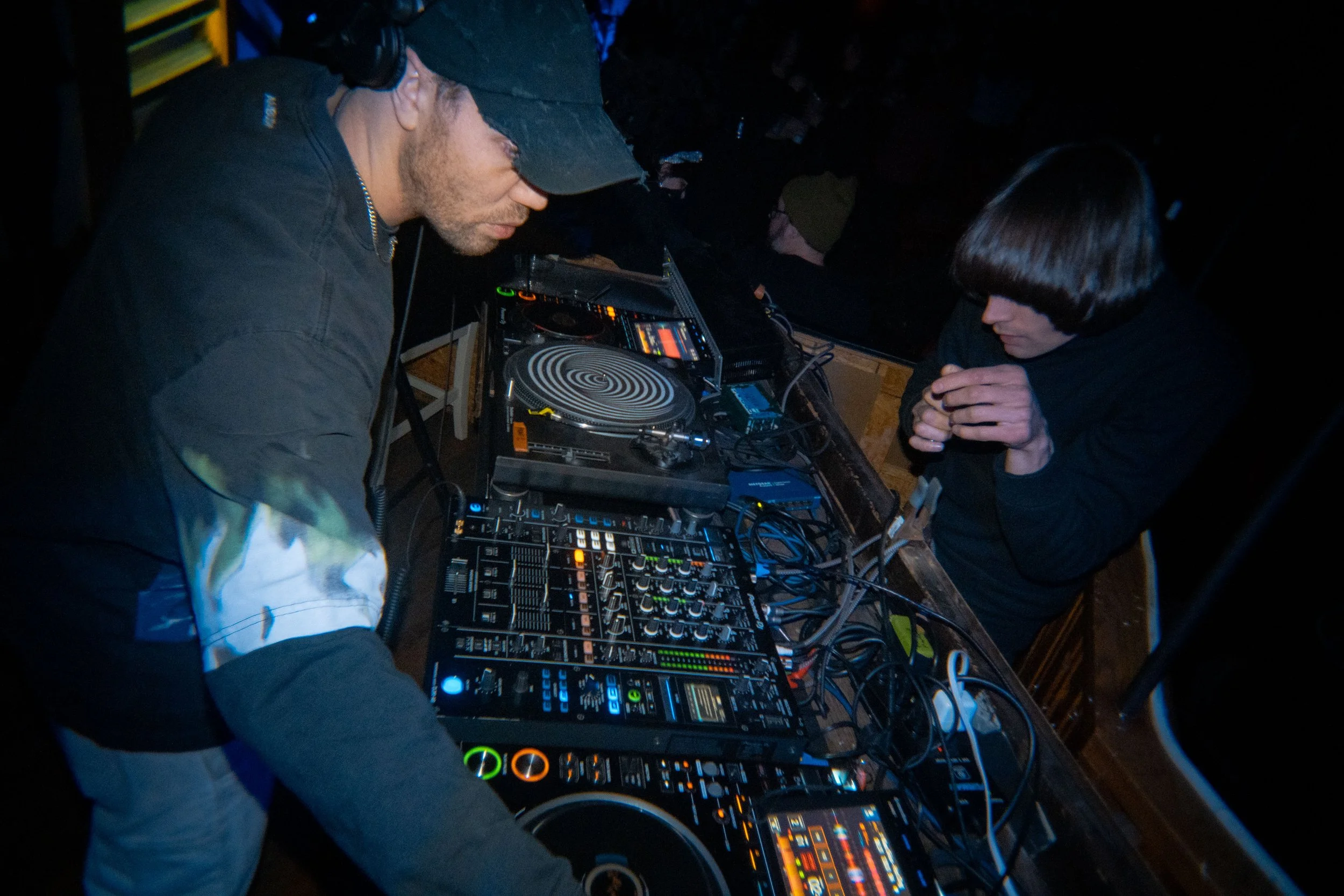 25 12 H2D NYE 2025 w ADULT 373 4K.jpg