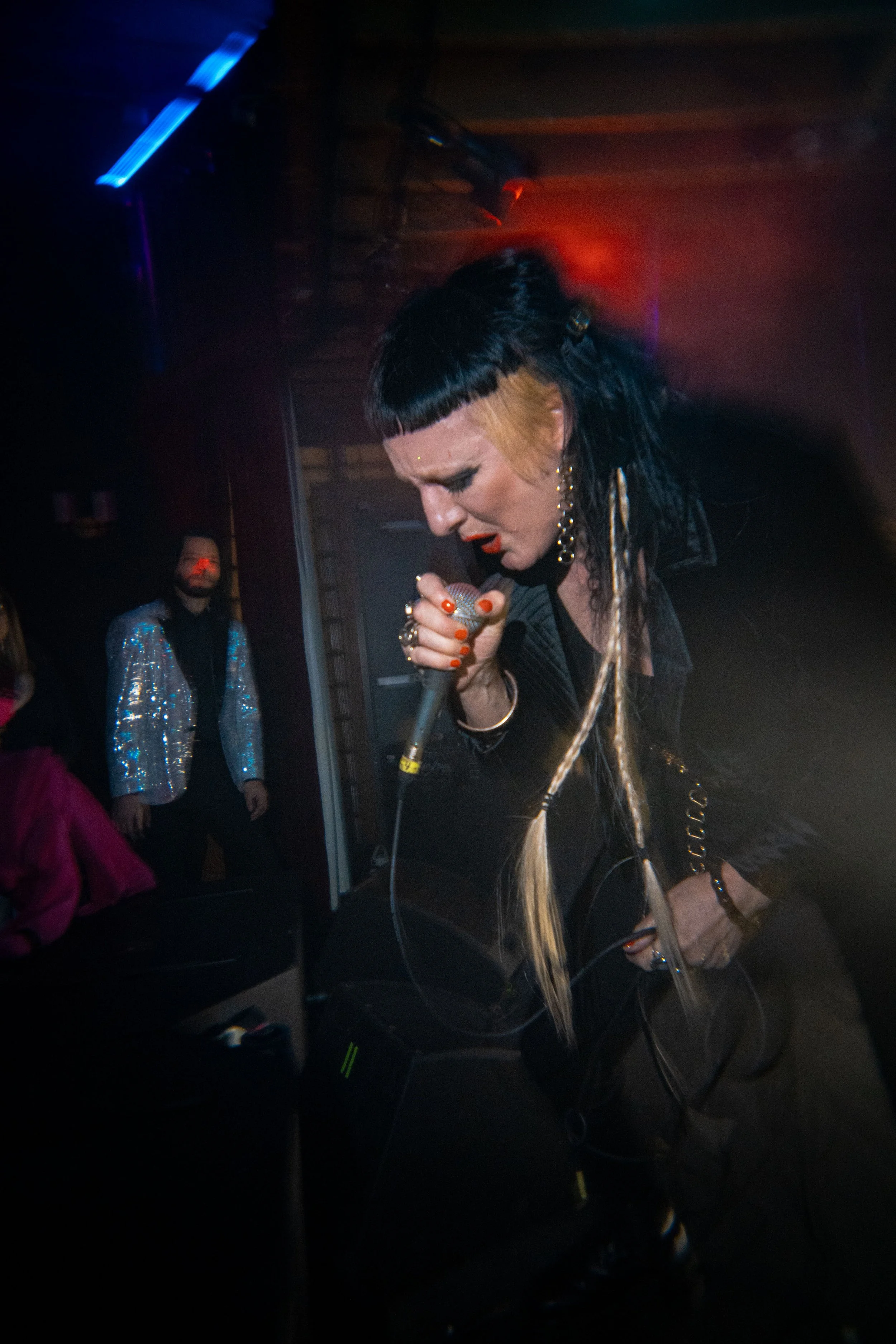 25 12 H2D NYE 2025 w ADULT 149 4K.jpg