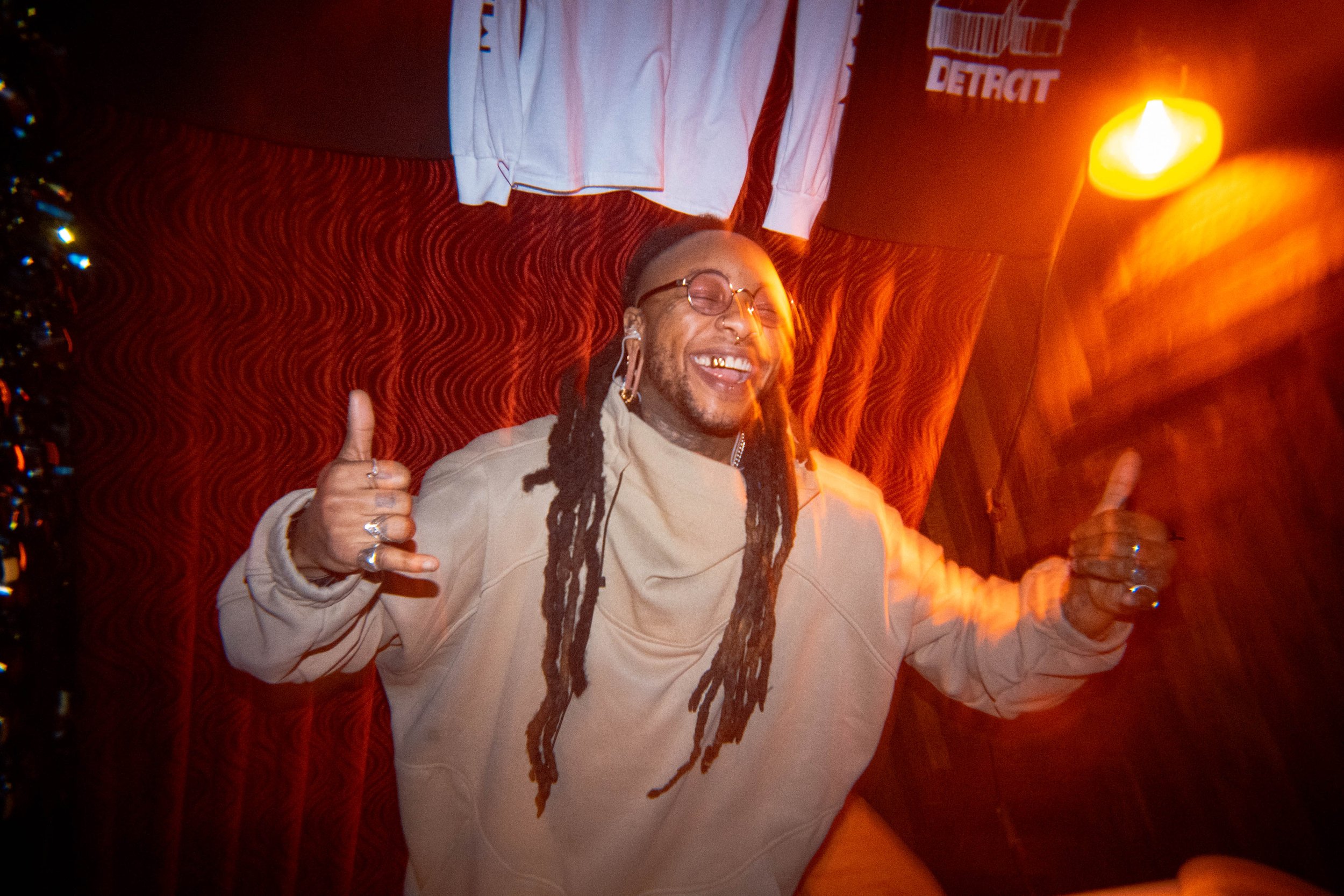 25 12 H2D NYE 2025 w ADULT 447 4K.jpg