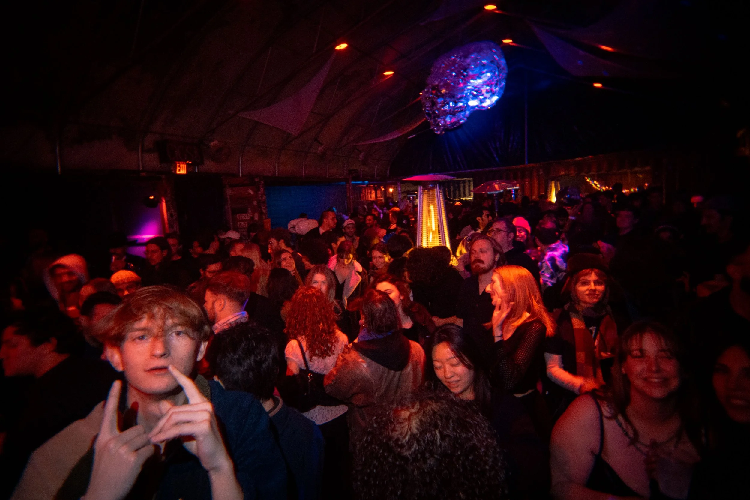 25 12 H2D NYE 2025 w ADULT 267 4K.jpg