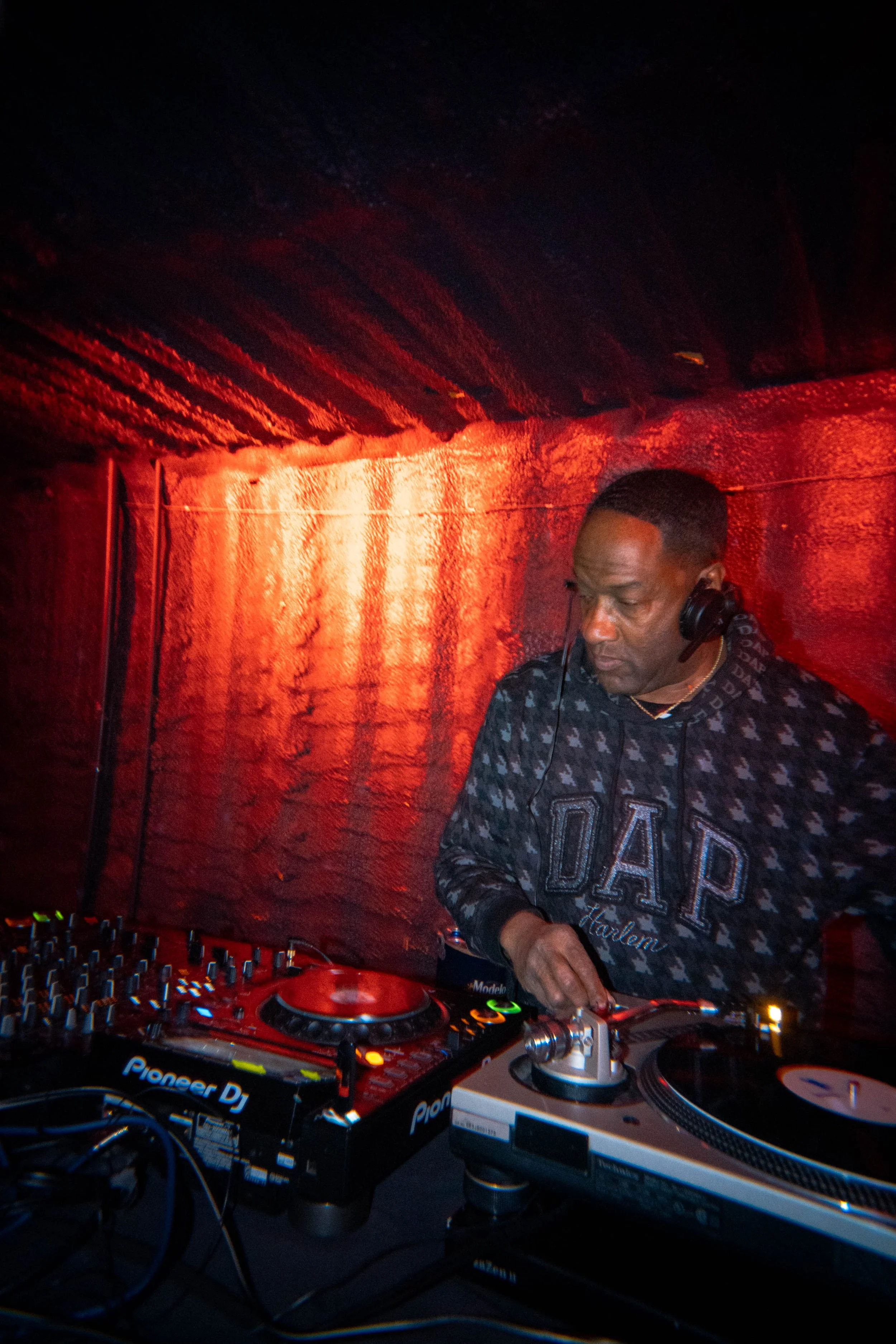 25 12 H2D NYE 2025 w ADULT 474 4K.jpg