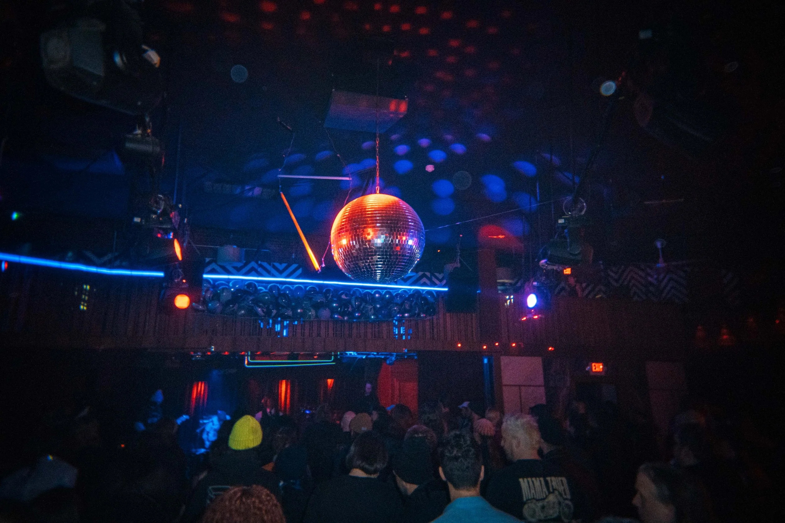 25 12 H2D NYE 2025 w ADULT 117 4K.jpg