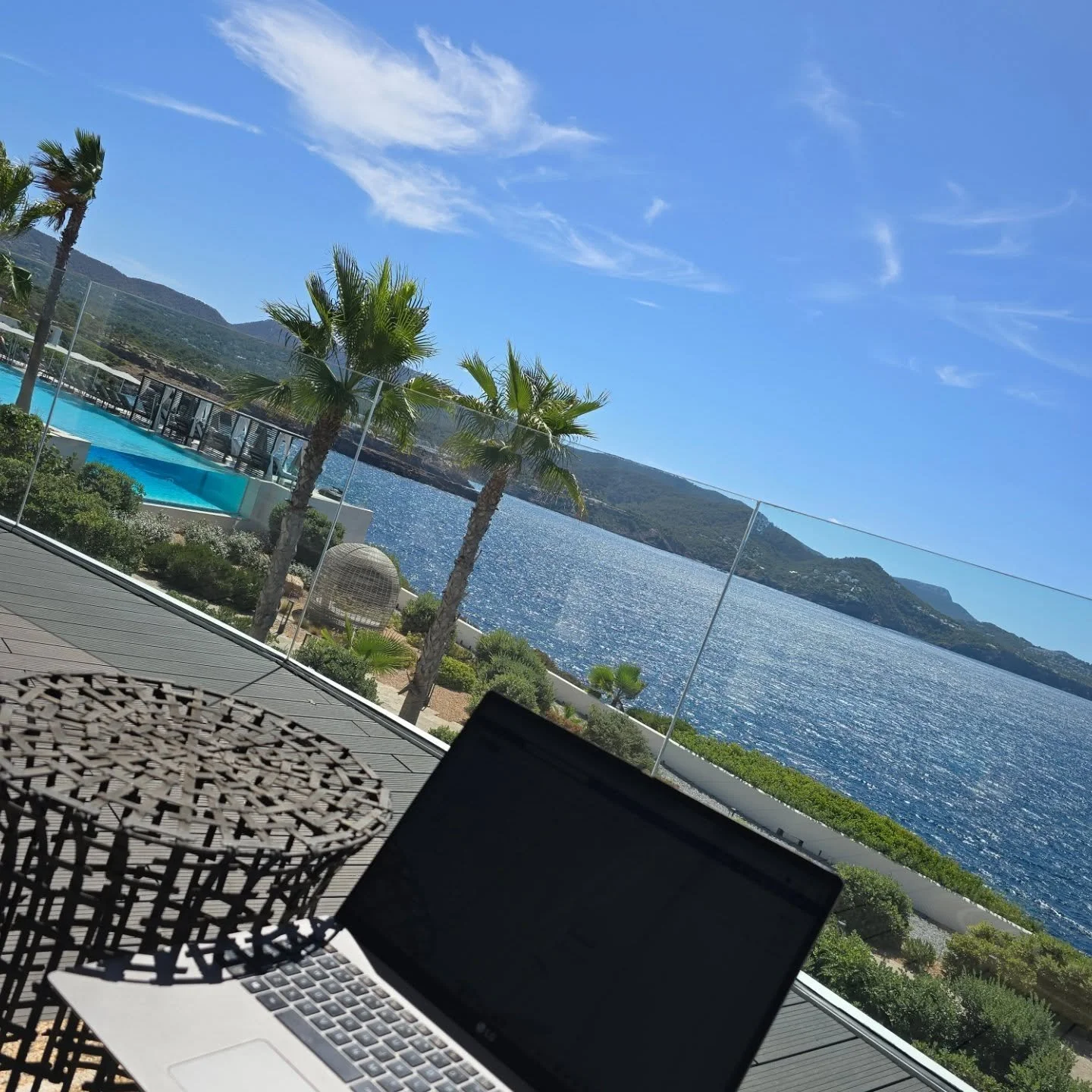 Working from home is overrated!
#officevibes