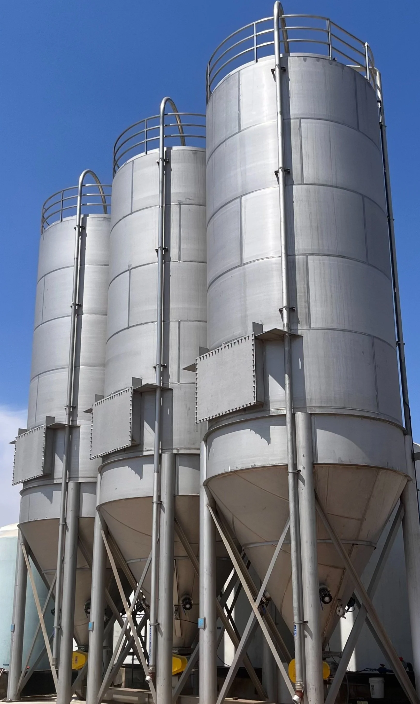 Radar level instrument on chemical storage tank