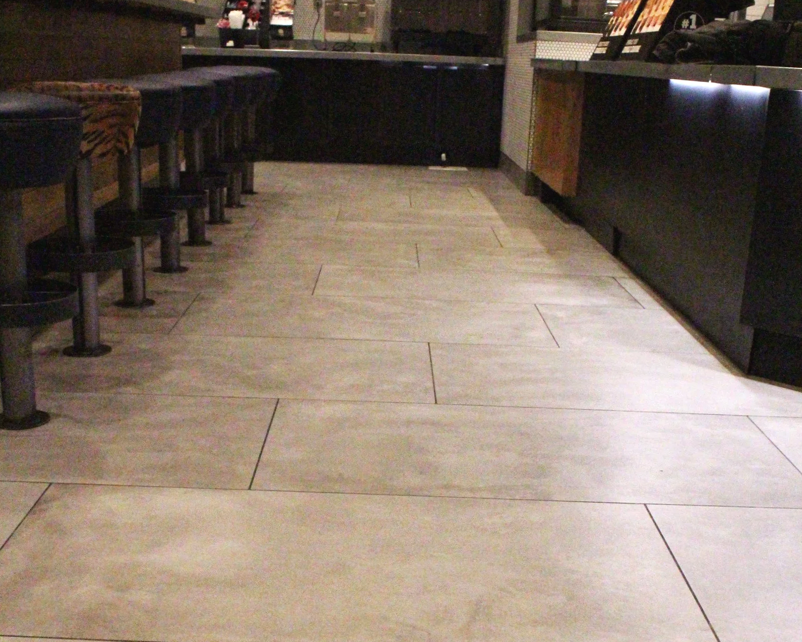 Picture of cleaned tiles in a restaurant.