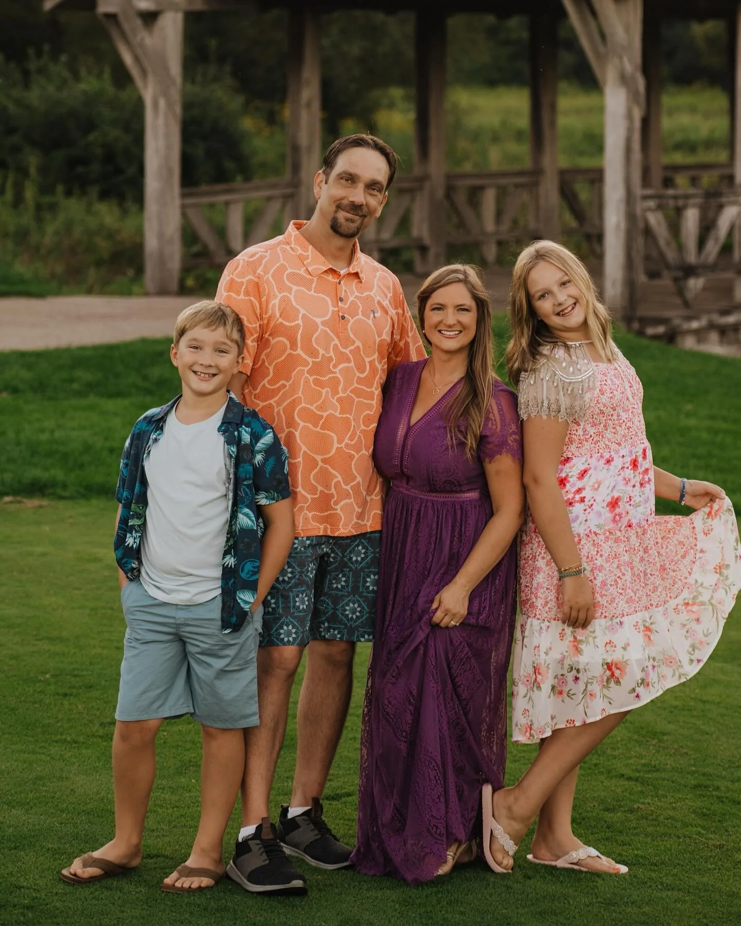 Full Circle Moments ✨

Being a photographer would mean nothing without families like this!! Sis still wears her cape she&rsquo;s had since she was a little girl, and I told he it&rsquo;s never going away!! One day, it will be her something old on her