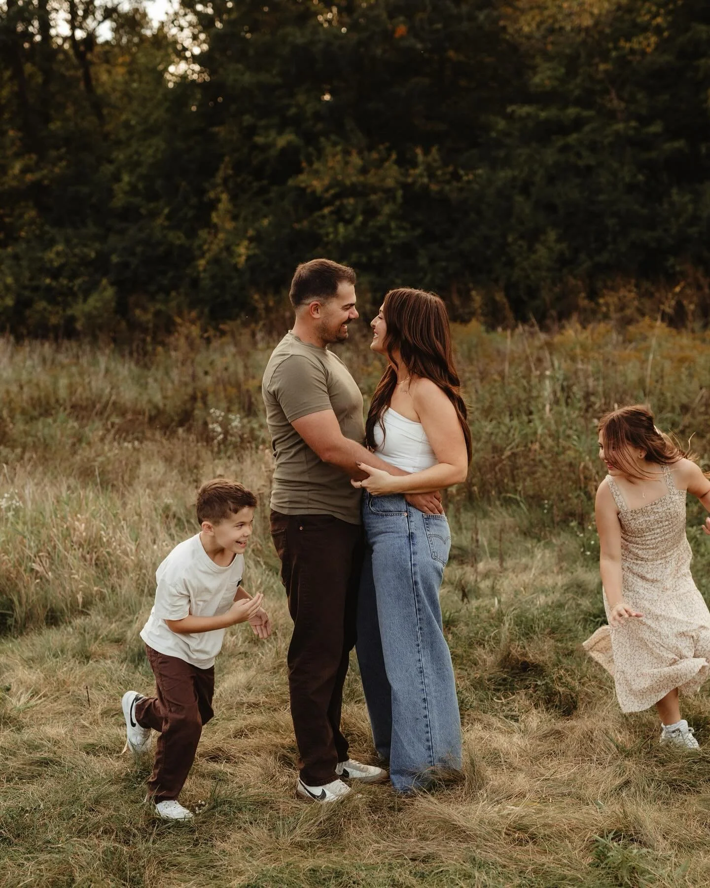 ✨ Like Meeting Old Friends ✨

Have you ever met someone and felt like you&rsquo;ve known them for years? That&rsquo;s exactly how it felt photographing this beautiful family. We laughed our way through the field as the evening sun dipped low, making 