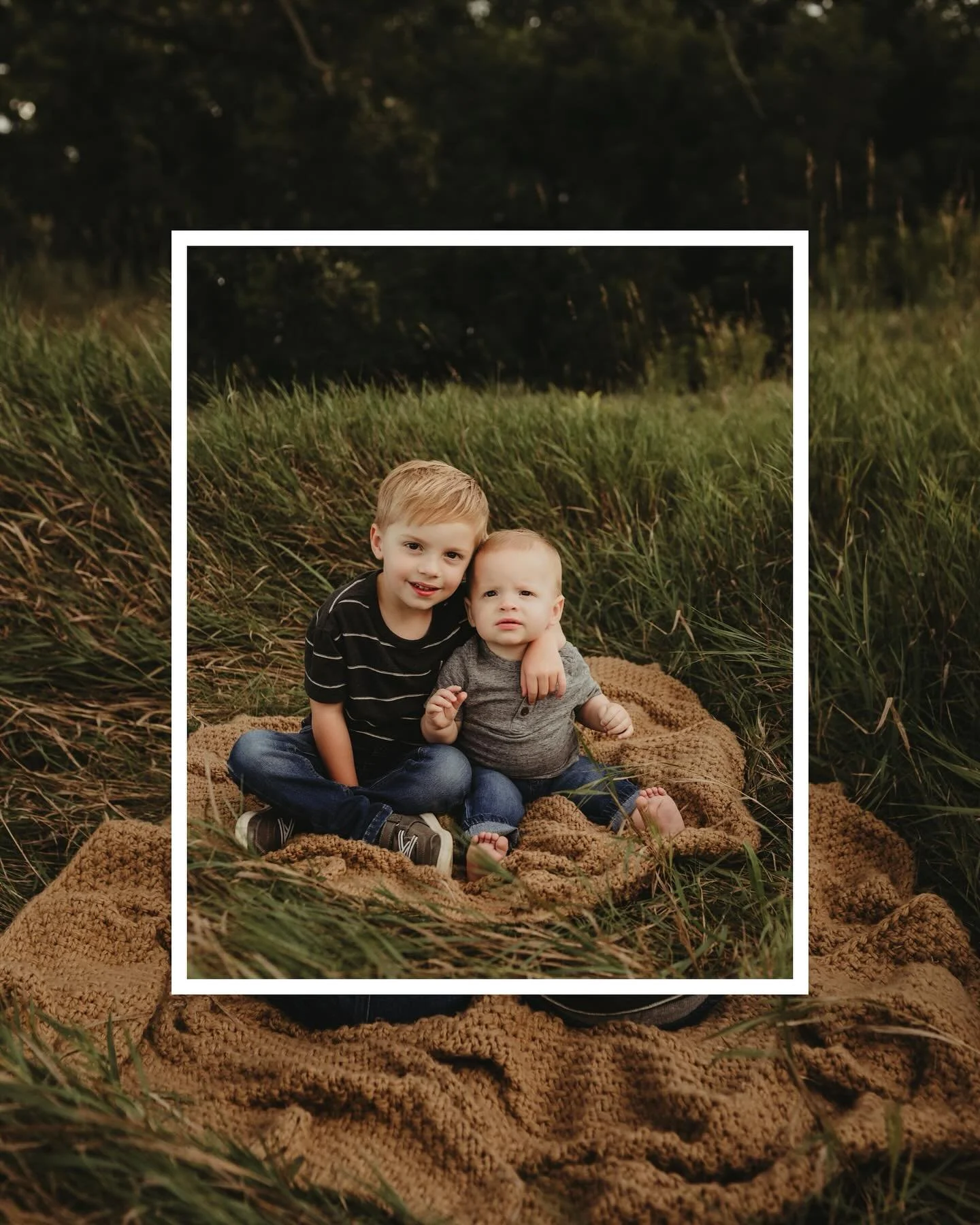 📸 Family Moments in the Field 🌾

There&rsquo;s nothing better than spending a summer day documenting families just as they are &mdash; playful, connected, and full of love. ✨
This sweet crew made the most of their session in the open field, creatin