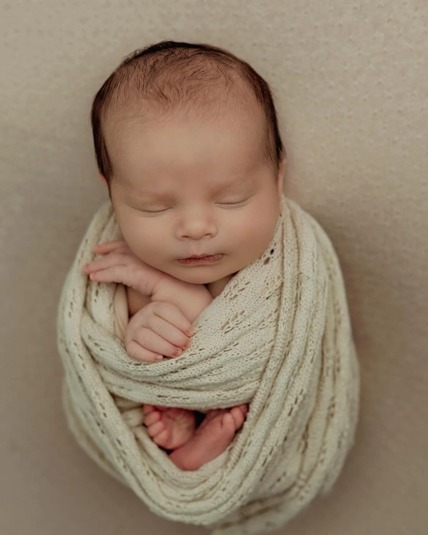 Warm Autumn Hues &amp; Cozy Family Moments

This season&rsquo;s fall newborn sessions have been pure magic. 🍂✨ The colors that moms and dads have chosen are these wonderful, warm, cozy tones that just fill each session with autumn charm. Every littl