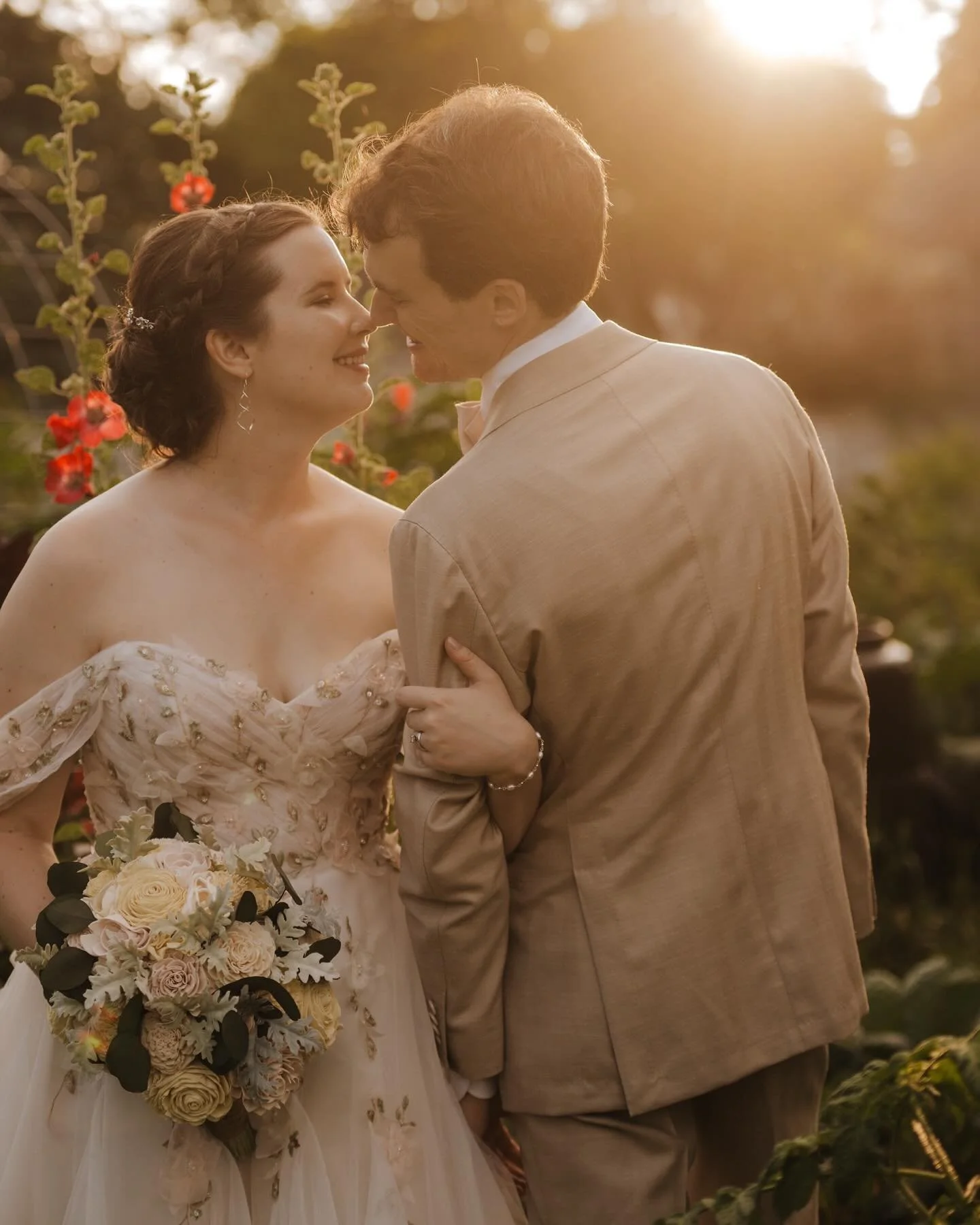 ✨ From stunning weddings to beautiful family sessions, my feed has been full of previews these past few weeks editing season is real! If I missed anyone, I promise I&rsquo;m catching up! &hearts;️

This wedding was especially close to my heart. The b