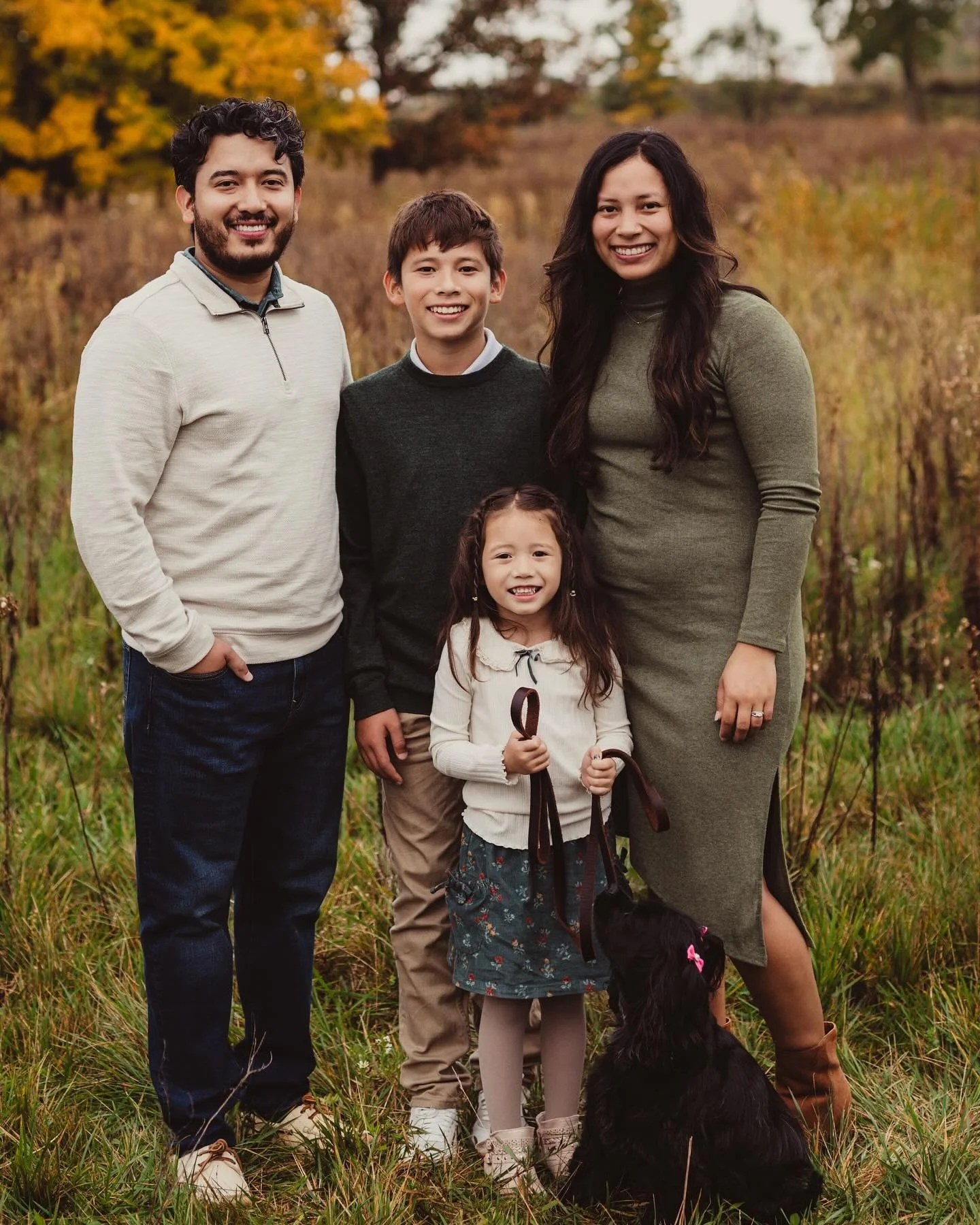 Rich fall tones and overcast skies made this extended family session a hit!

#FallPhotos #FamilySession #AutumnVibes