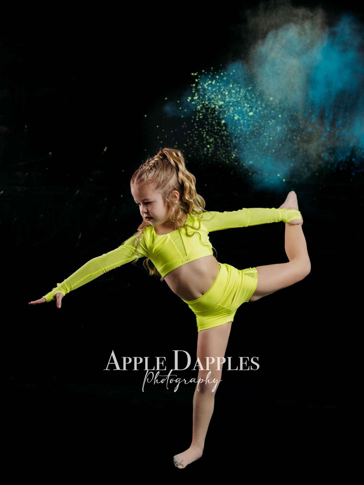 This girl&hellip;&hellip; seriously amazing!! She is force to be wreaked with!!!

Her outfit was so fun and the color combo obsessed!!!