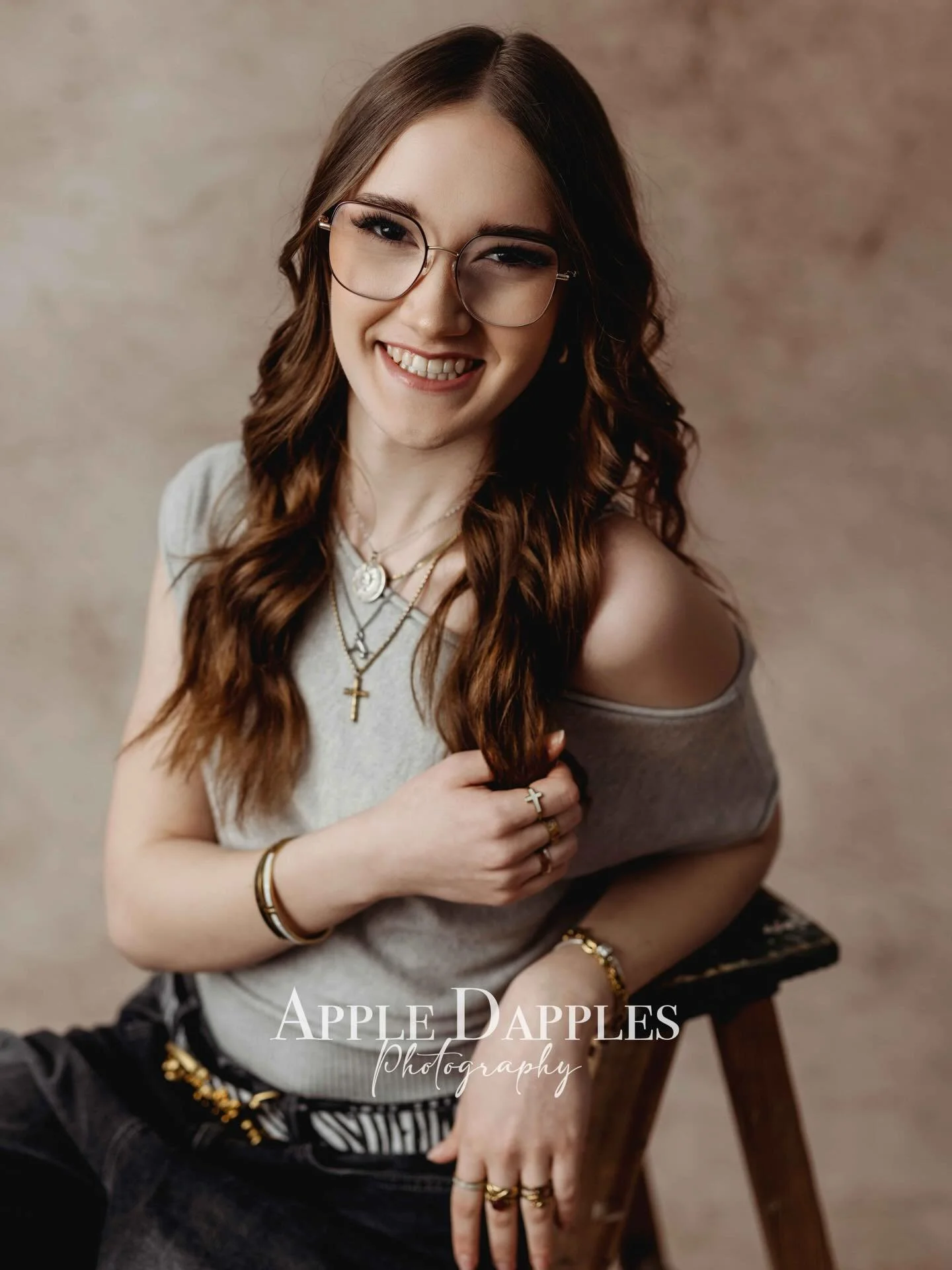 Let&rsquo;s make it legendary 

Can we just pause and talk senior style for a sec? 

This senior rocked bold barrel jeans 
 jewelry for days
style icon energy! 

Embracing your bold story is what it&rsquo;s all about. Let&rsquo;s make your senior ses