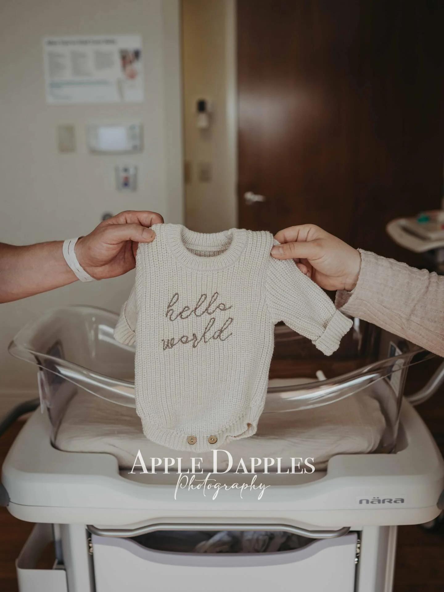 And just like that, a client favorite returns&hellip; and this time, it&rsquo;s here to stay.
Hello Little sessions are now offered as an add-on to all newborn and maternity sessions 🤍

#newbornphotographer #hospital #moment