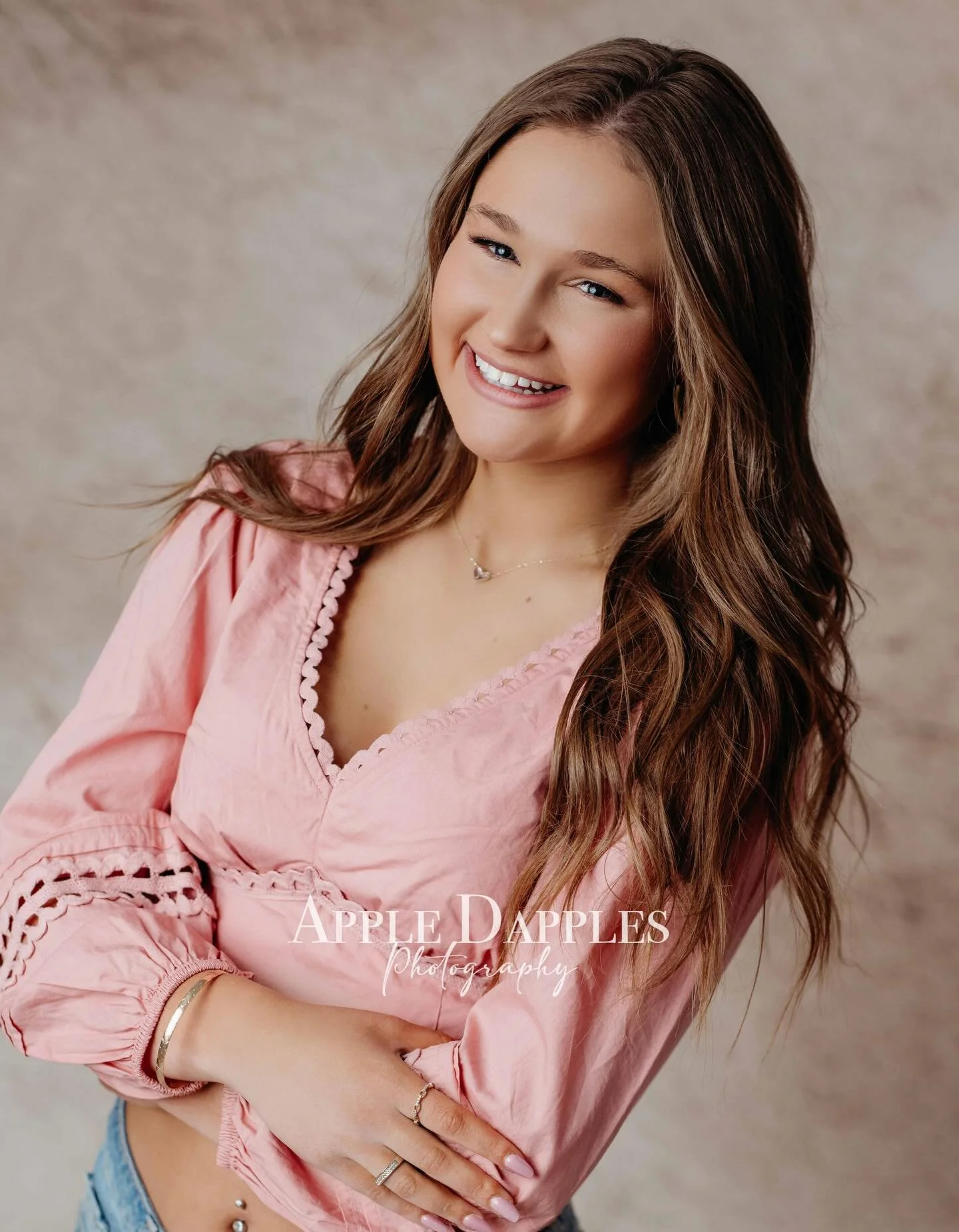 Heyyyy Class of 2027 &mdash; your time to book is NOW 🎓✨
I&rsquo;d love to help you plan your perfect session!