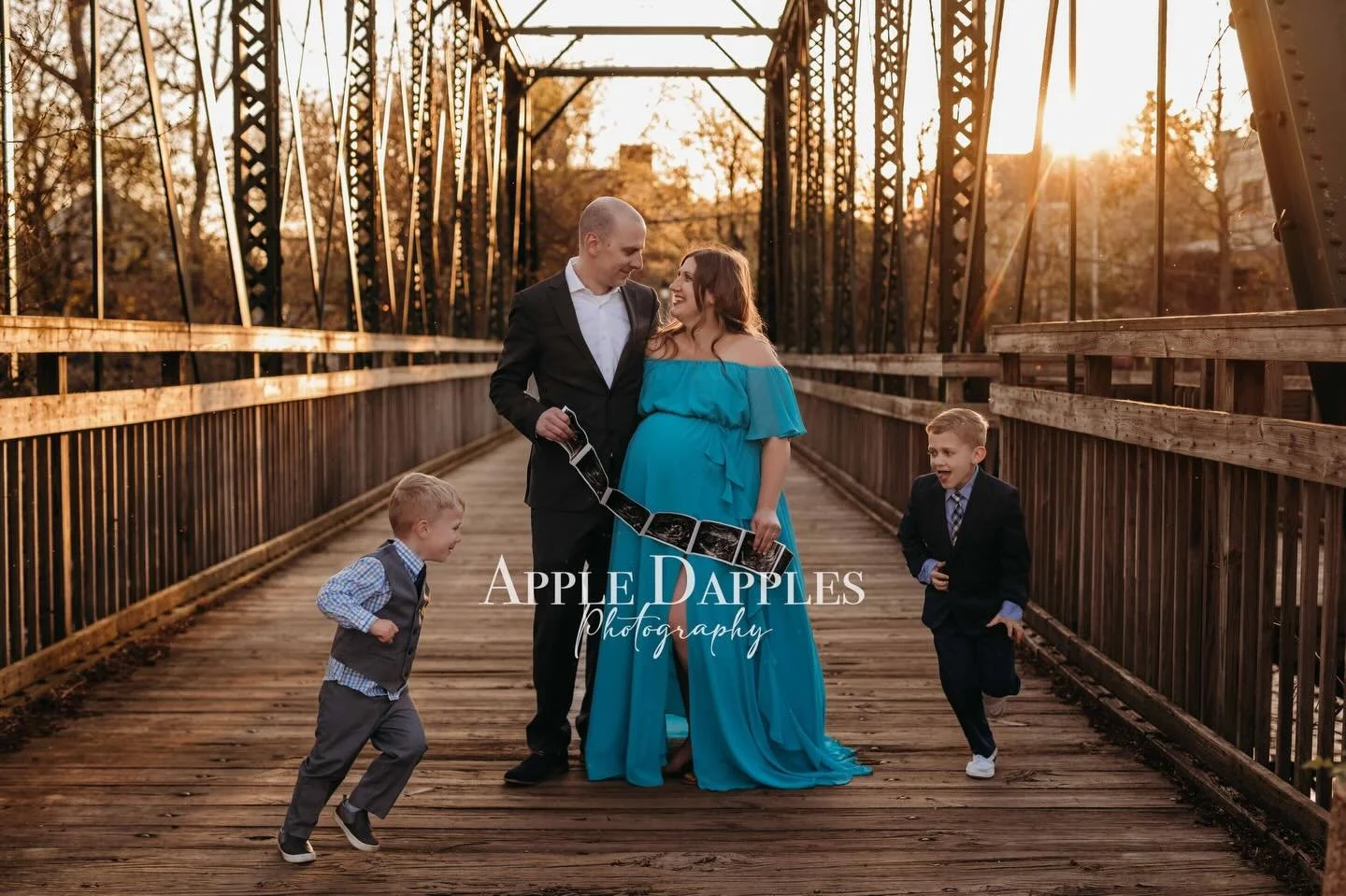 I will forever chase&hellip;..
 golden light, 
Beautiful families, 
Imperfectly perfect moments 

This family is blessed with 💙💙💙