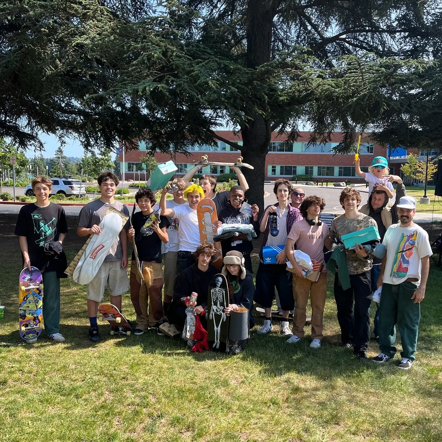 @pushmovement Skate Clubs Group Photo &amp; @ccs w/ the Benson/ Alliance Skate Club 🛹📚

#betterlivingthroughbetterdecisions #portlandpublicschools #brentatchley #ccs