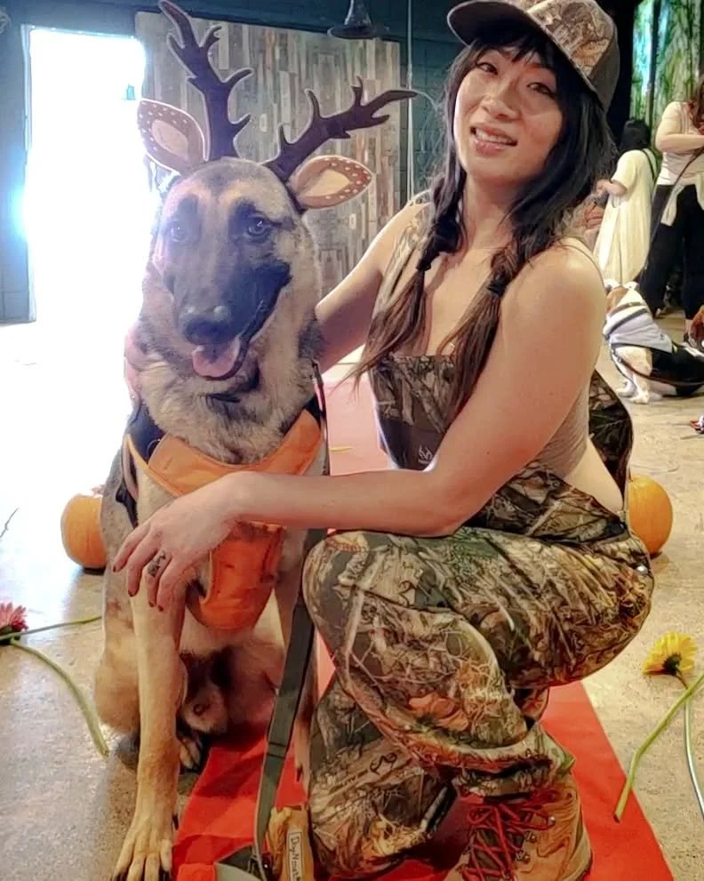 happy halloween! 🎃🍂🦴
📸: @colter_freeman 

#DENpack #doghalloweencostume #dogsincostumes #halloweendog #wehodogs