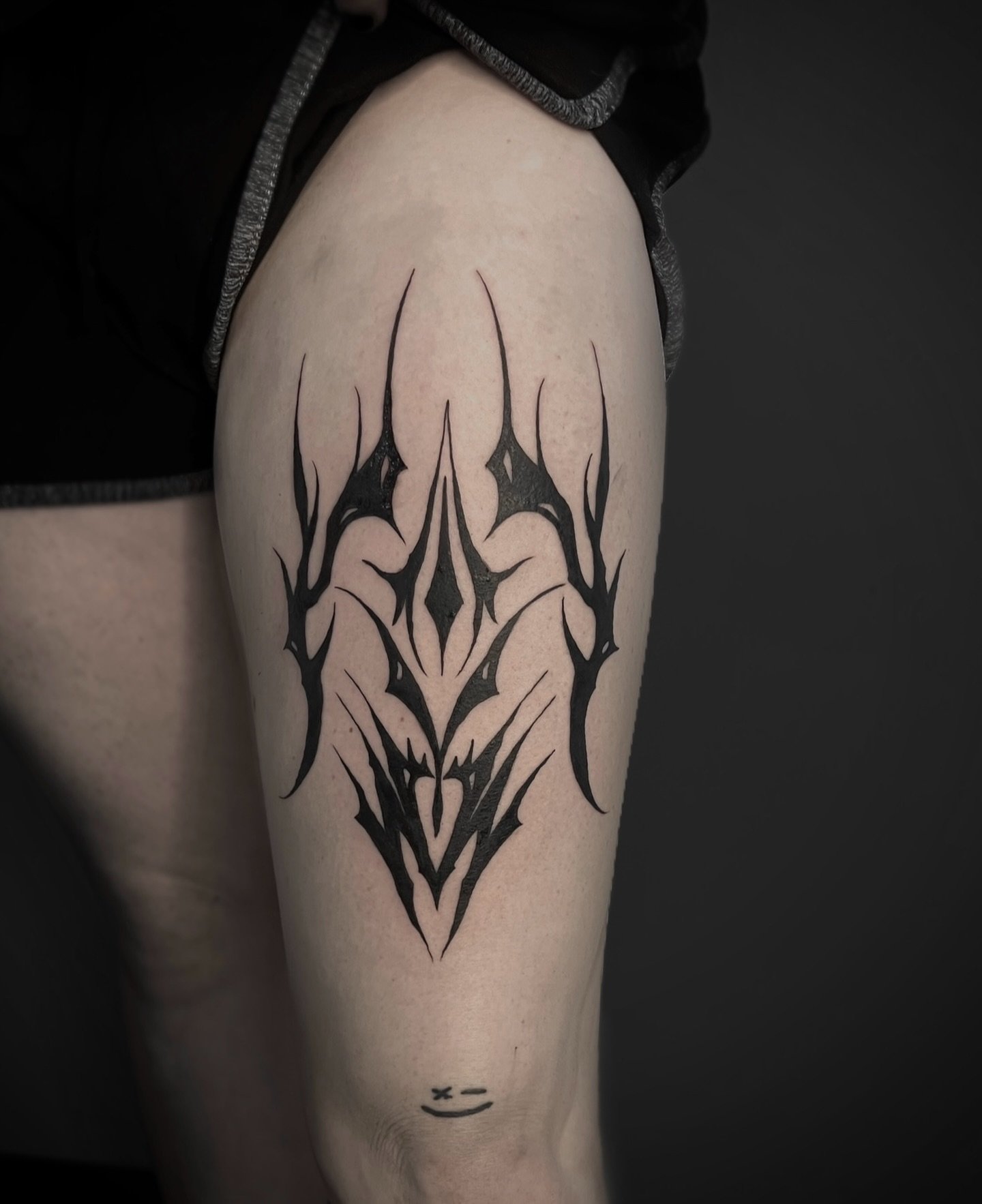 fresh neotribal piece off the flash sheet. check out my available highlight for some more designs!

____

#neotribal #blackwork #flashdesign #darkornaments