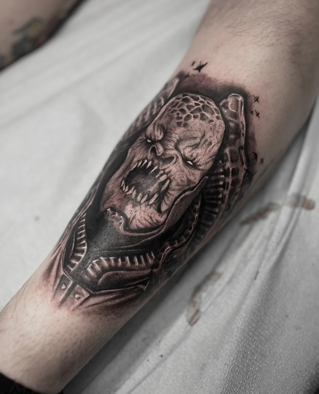 well now I&rsquo;m off to go no life gears again. this one put a craving on me, I love doing gaming tattoos

_____
@staygoldtattooal
#gearsofwar #blackandgray #videogametattoo #portraittattoo