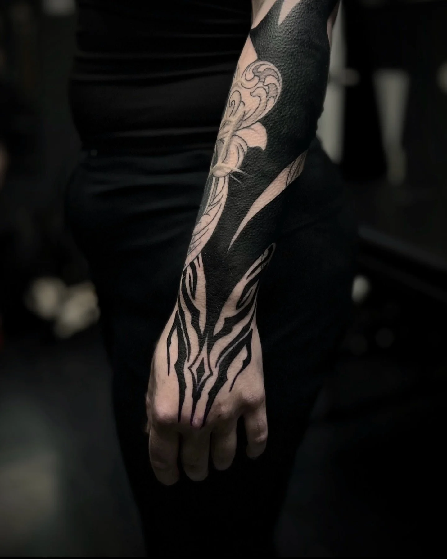 yaaaaay black 🕷️🖤 just gotta finish the hand + upper arm