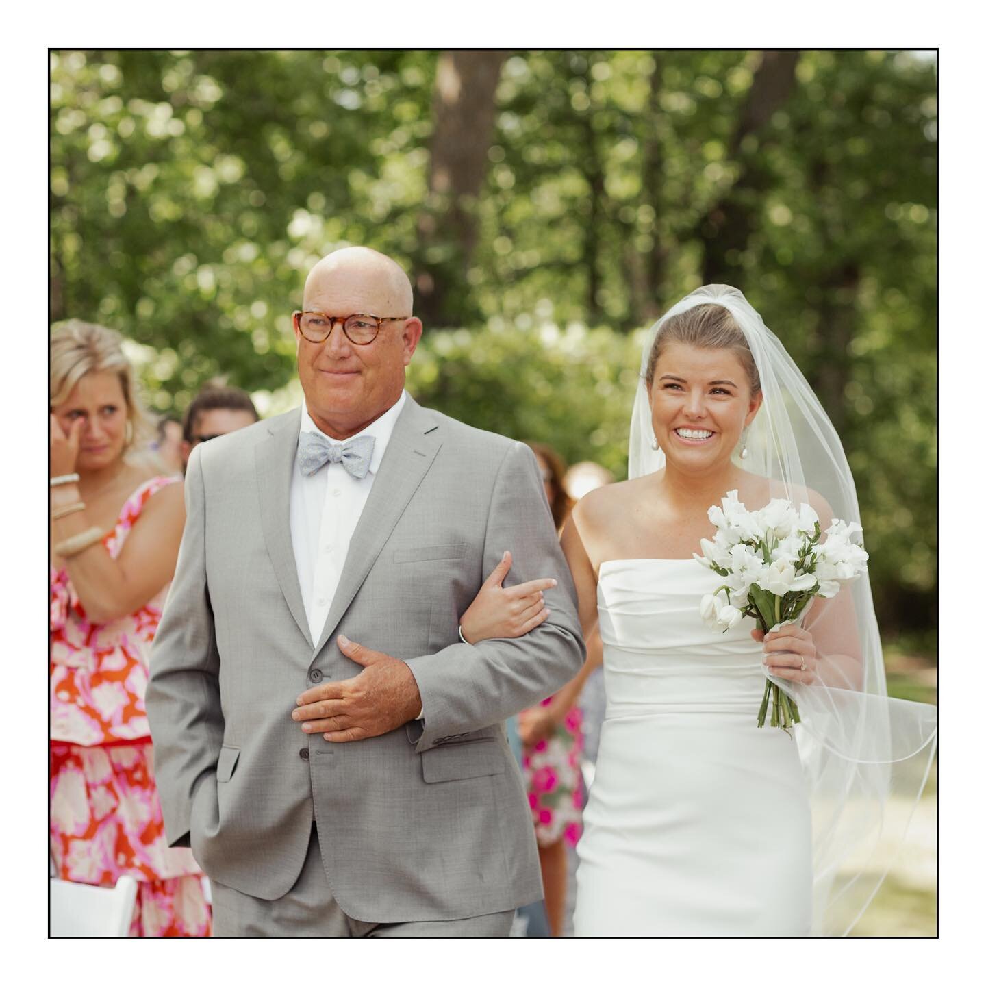 Whenever you decide to do the first look, it&rsquo;s a moment you&rsquo;ll never forget 

First Look for Anne + Kevin
Victoria, Minnesota 

Planner | @honeyhill_weddings 
Bridal | @robertbullockbride 
Florals | Creations of Alexandria 
Groom | @atmos