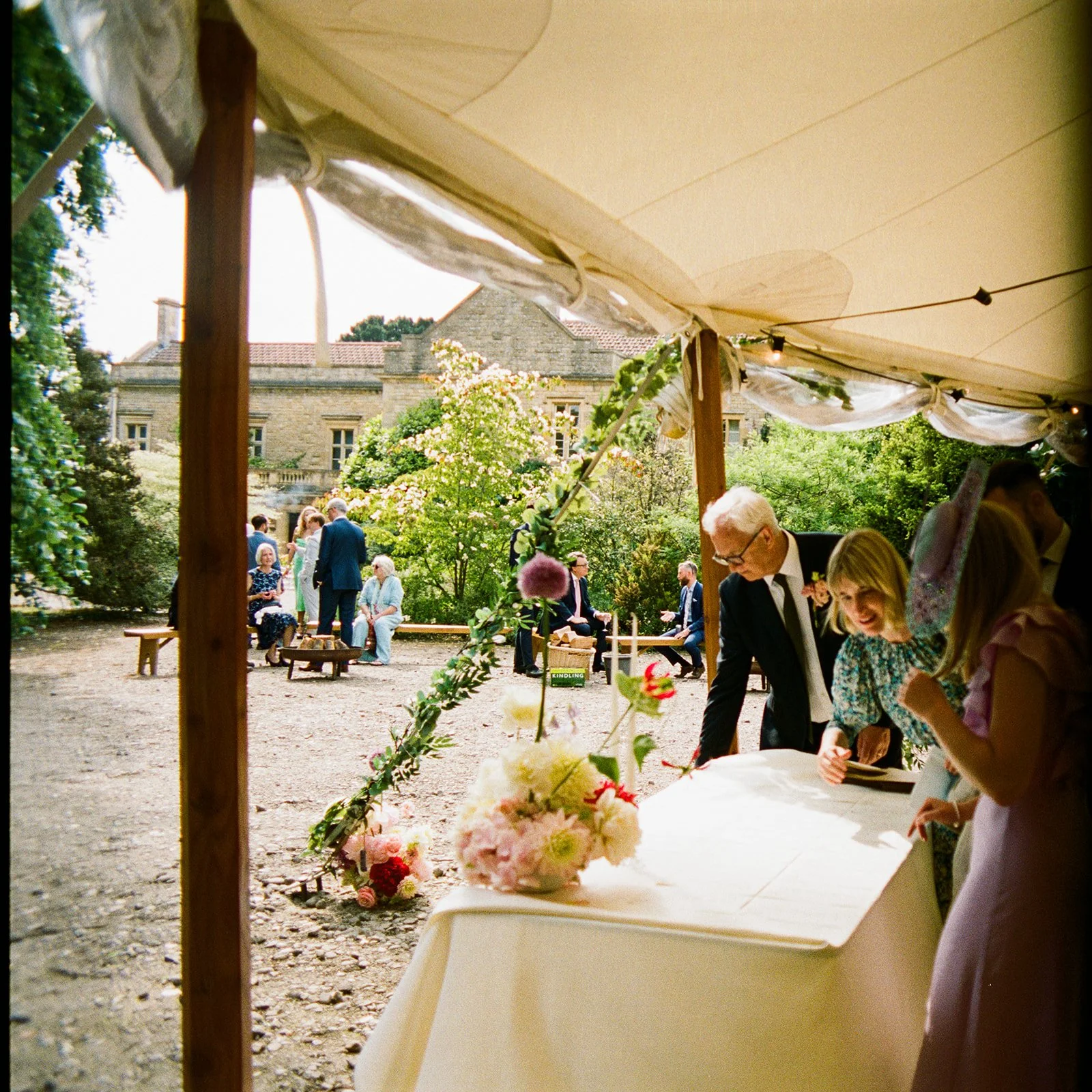 Flowers_UK_WeddingxStephanie-810.jpg