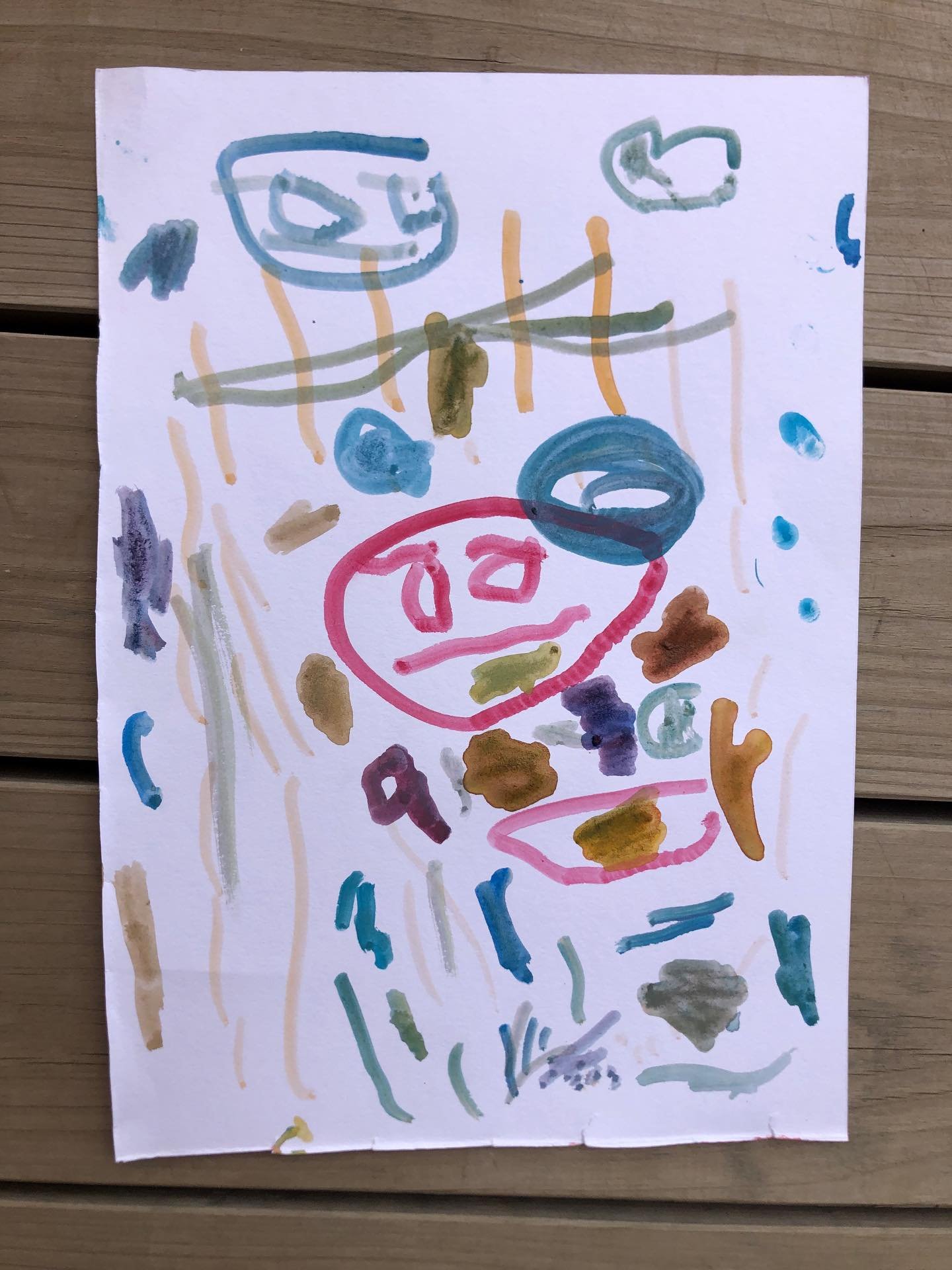 今日も縁側でお絵描き。

子ども「かけた！」
保育者「どこがお気に入り？」
子ども「あめがやんだところ」

3歳児○ちゃんの、絵と言葉が相まって、ぐっと胸が掴まれた瞬間。

#今日のアトリエ