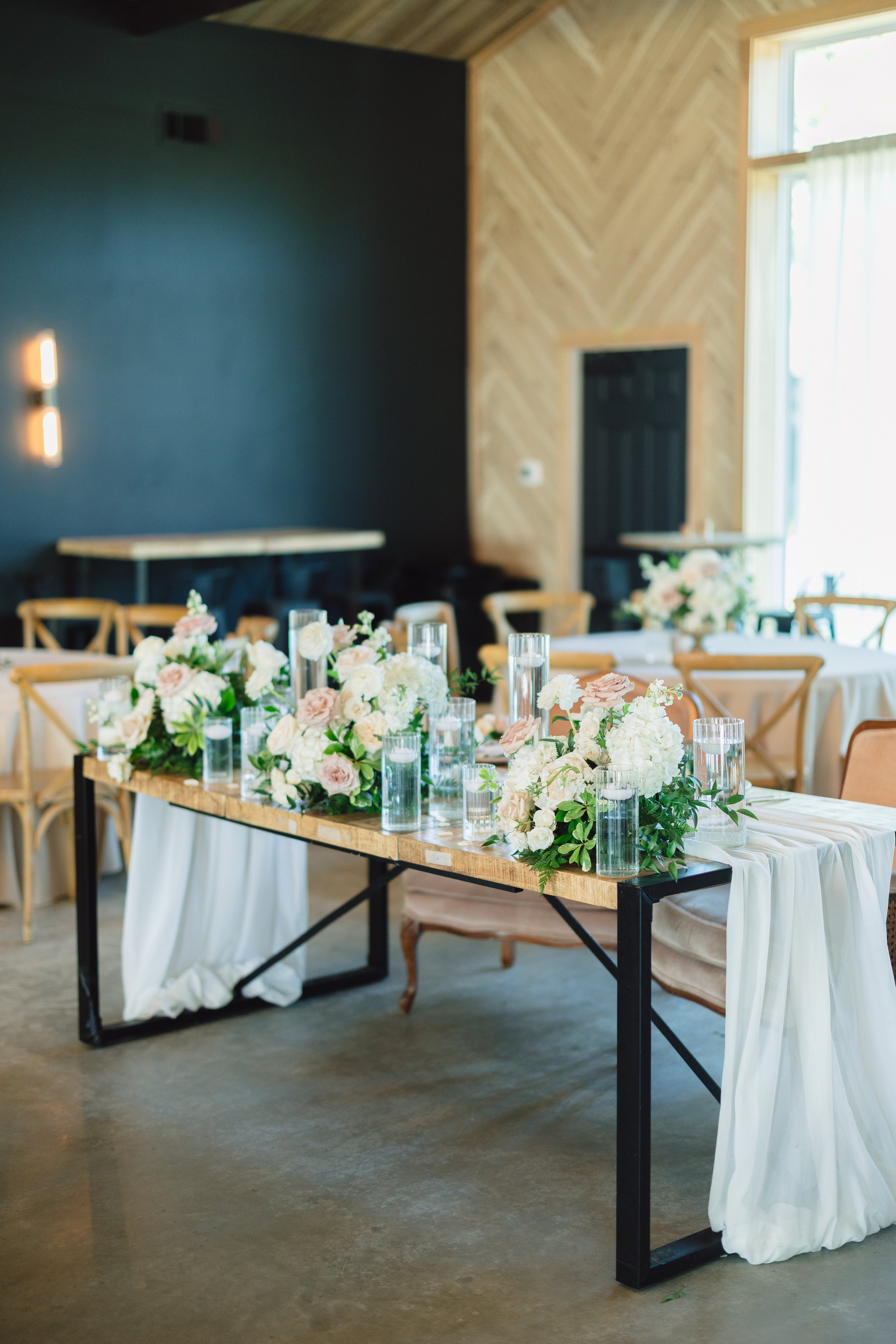 Blush and cream wedding flowers. Garden roses and hydrangea in north Louisiana wedding.