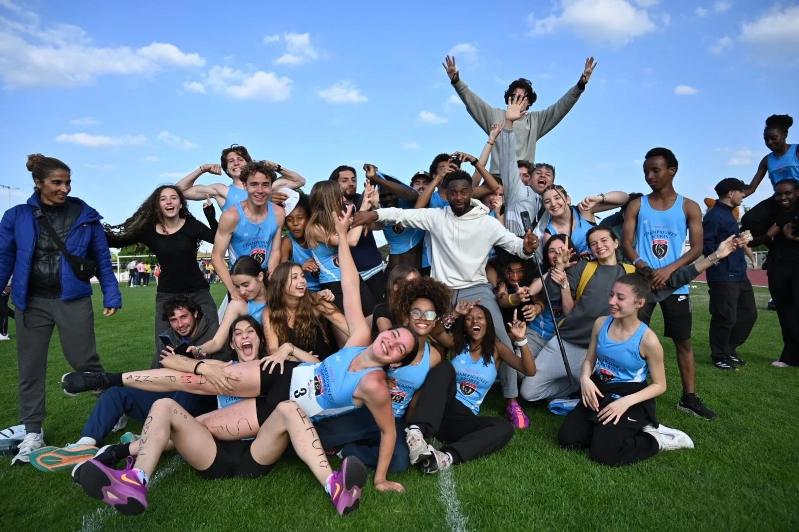 photo de groupe athlé.jpeg