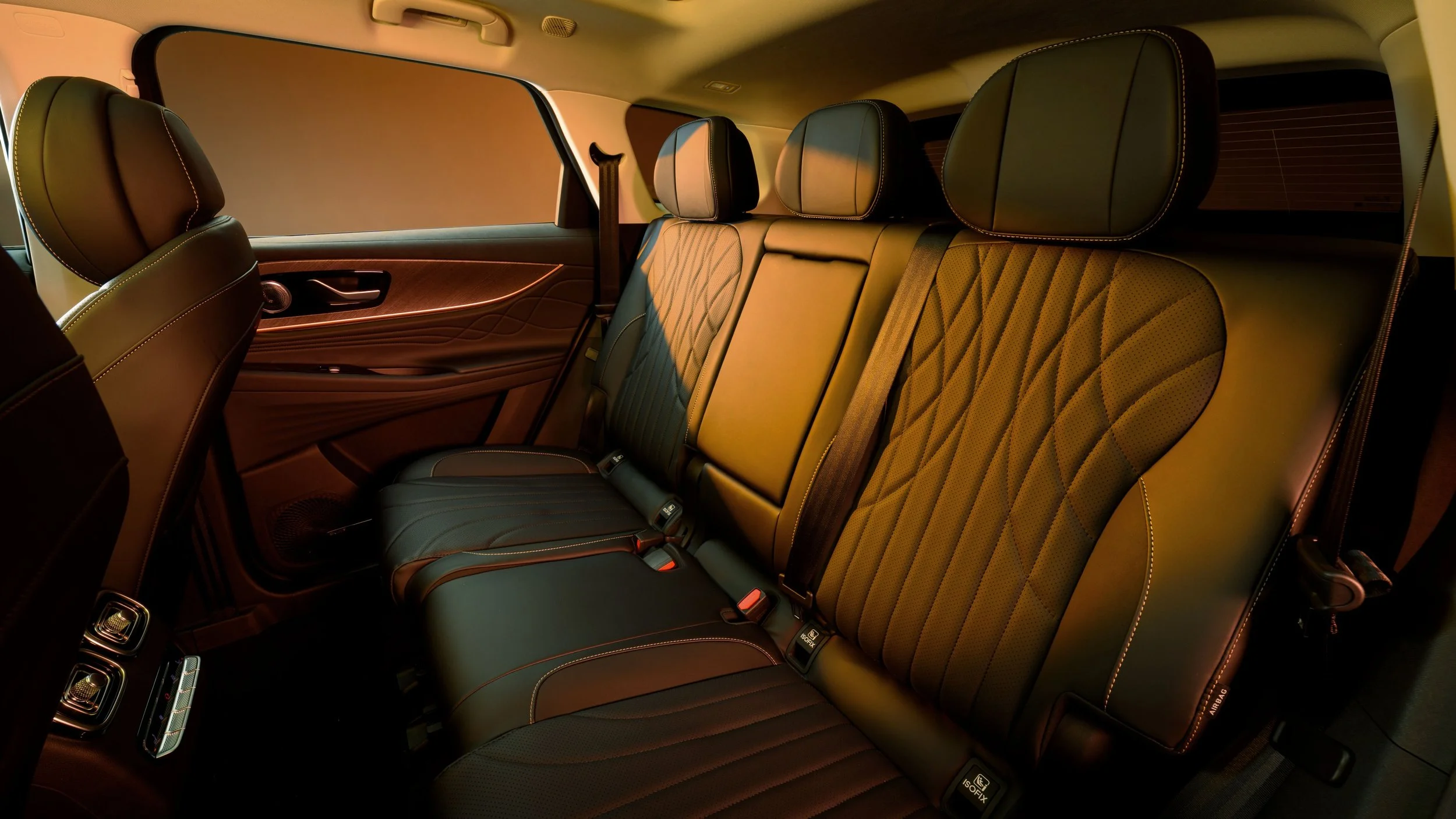 17. JAECOO 8 SHS-P Luxury second row.jpg