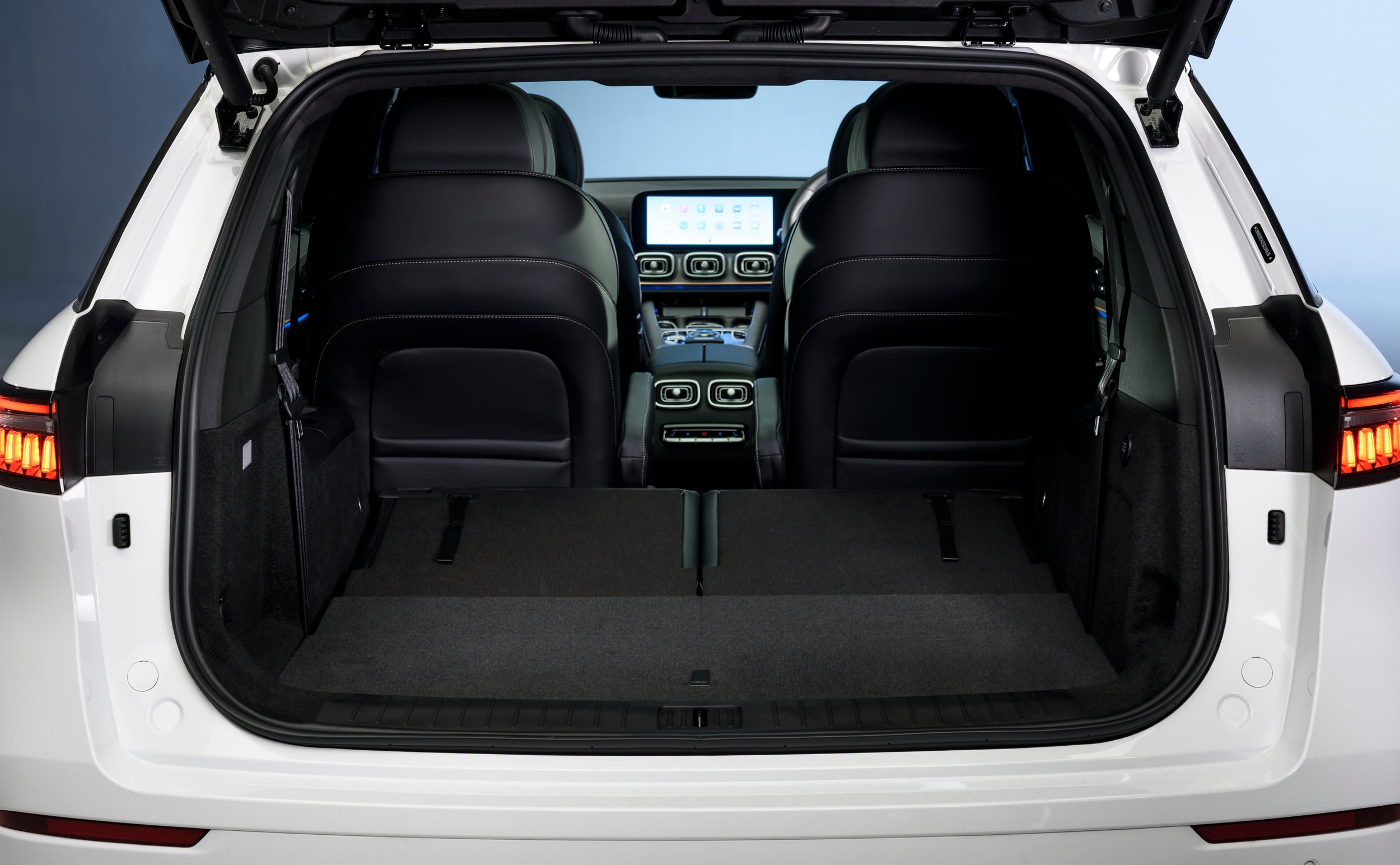 20. JAECOO 8 SHS-P Executive boot.jpg