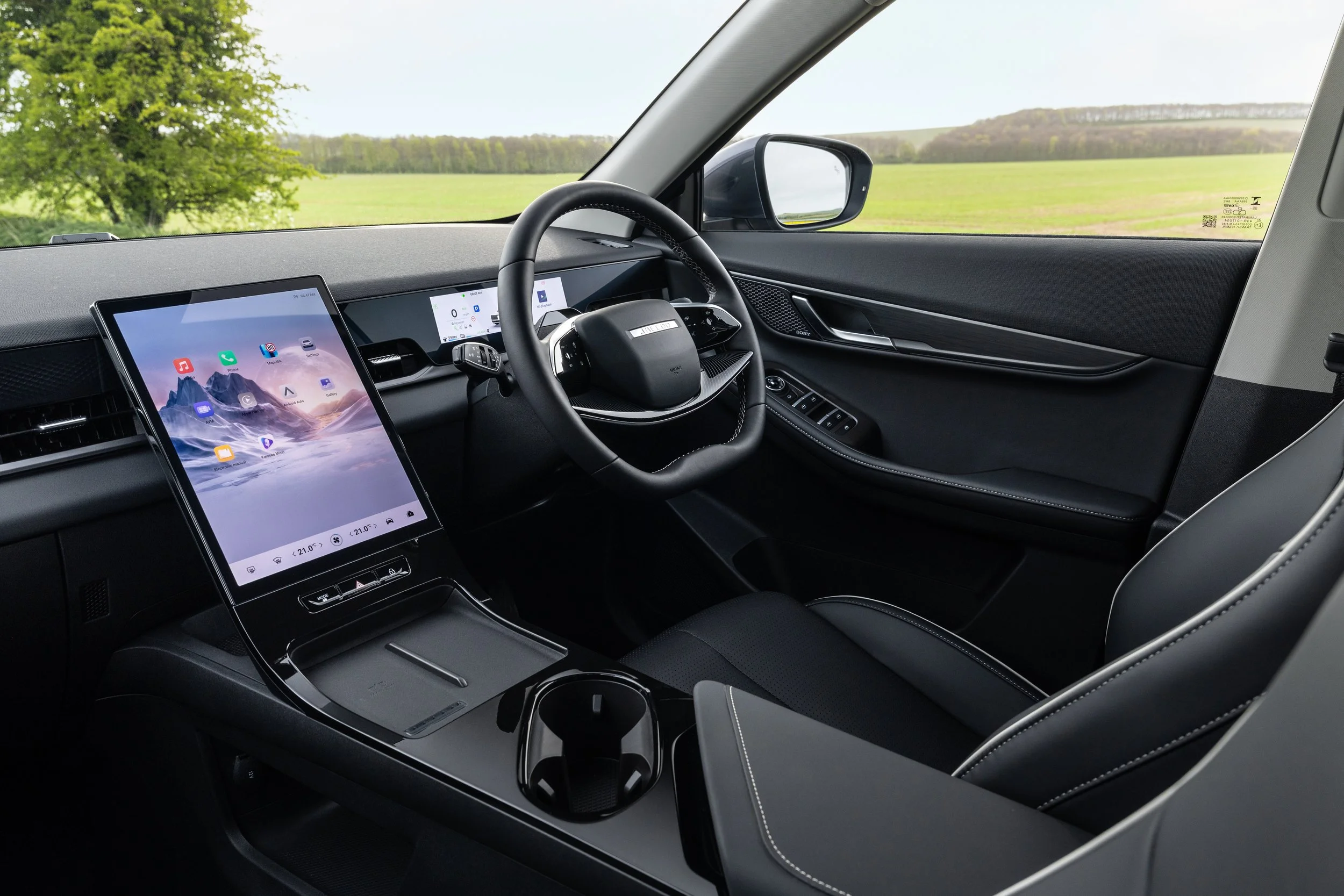 8. JAECOO 5 SHS-H interior screen.jpg