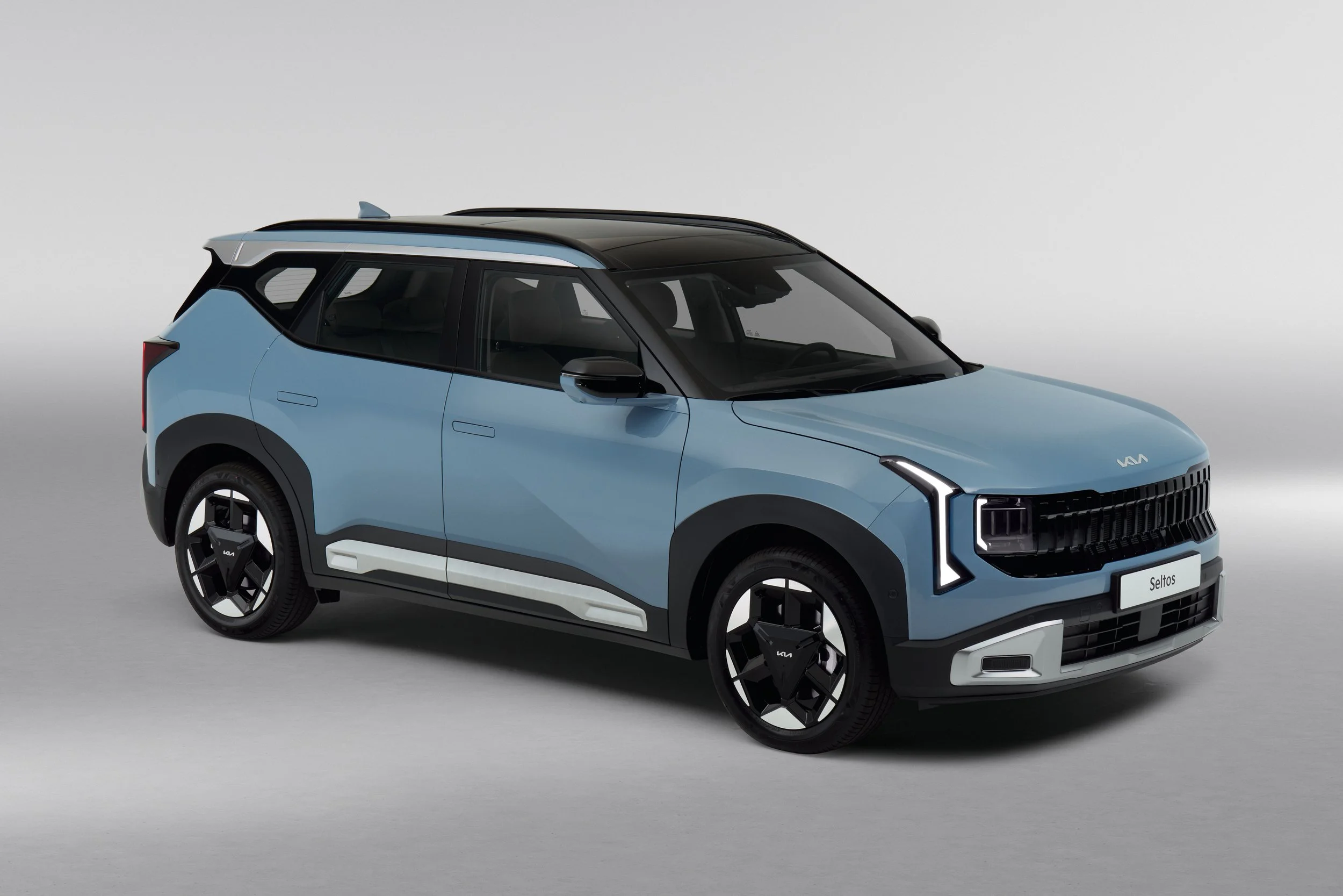 31262-all-new-kia-seltos-ice-baseline-eu-pale-grey-3.jpg