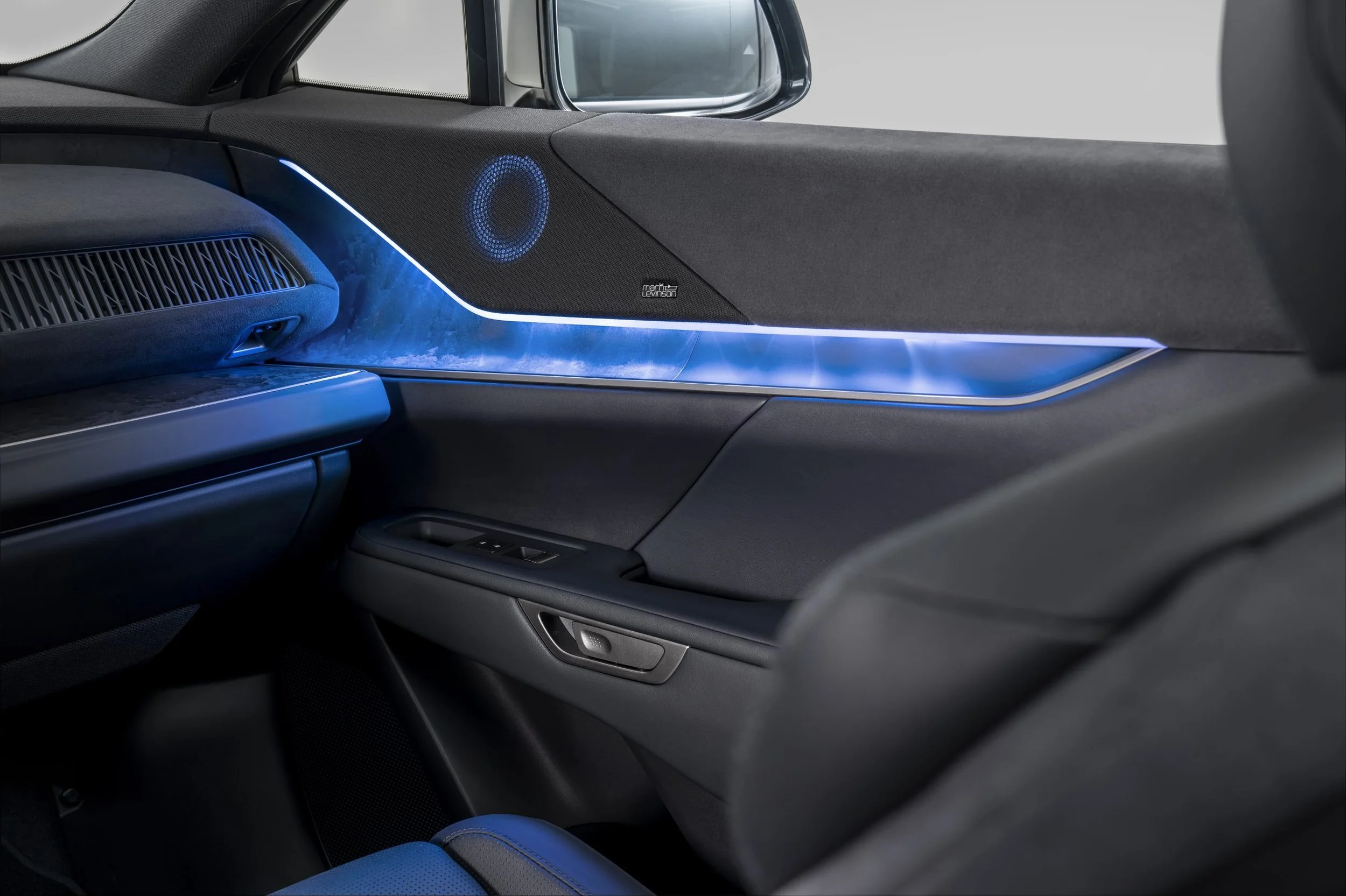2026_Lexus-TZ_WP_26-scaled.jpg