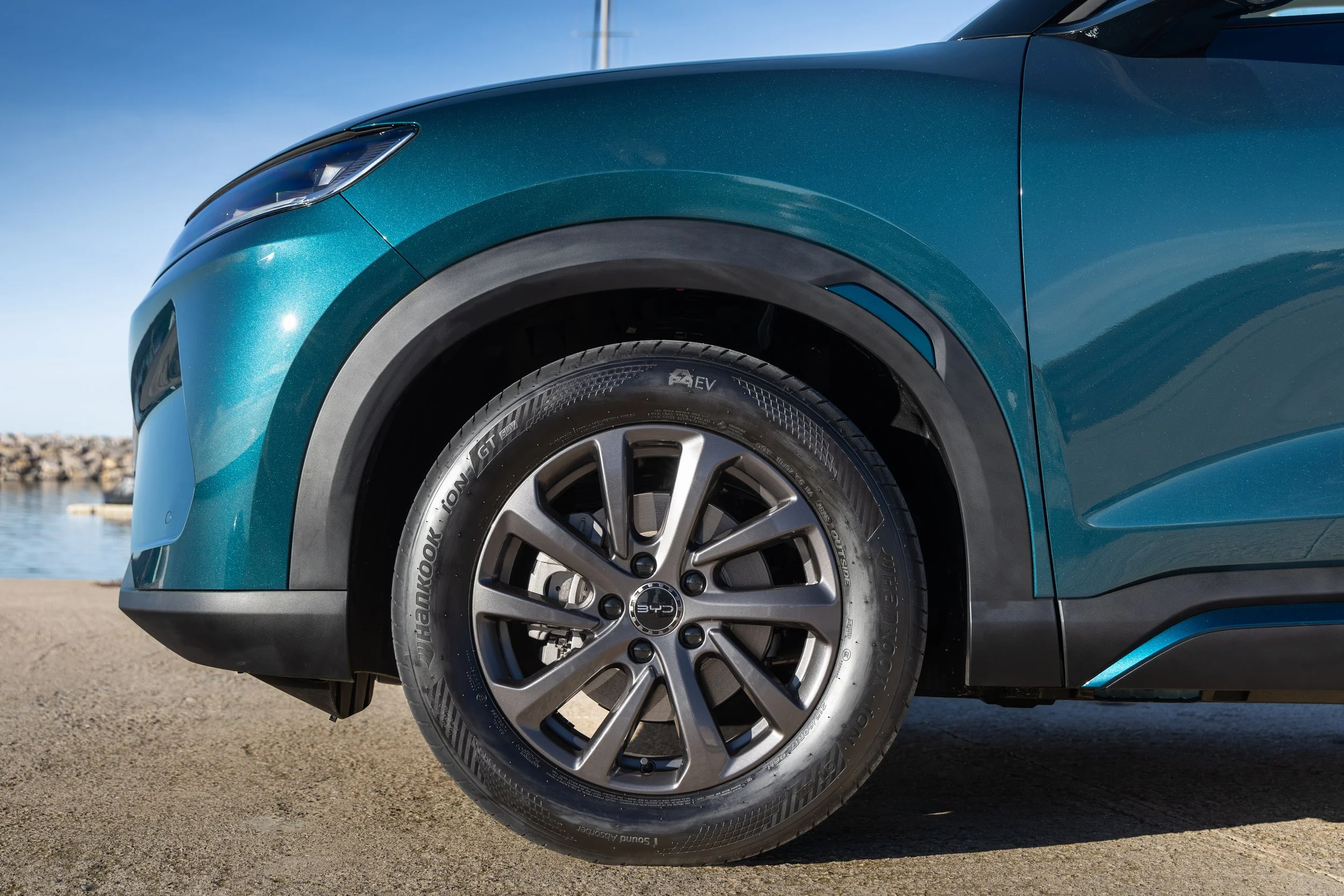 4BYD-ATTO-2-DM-i-wheel.jpg