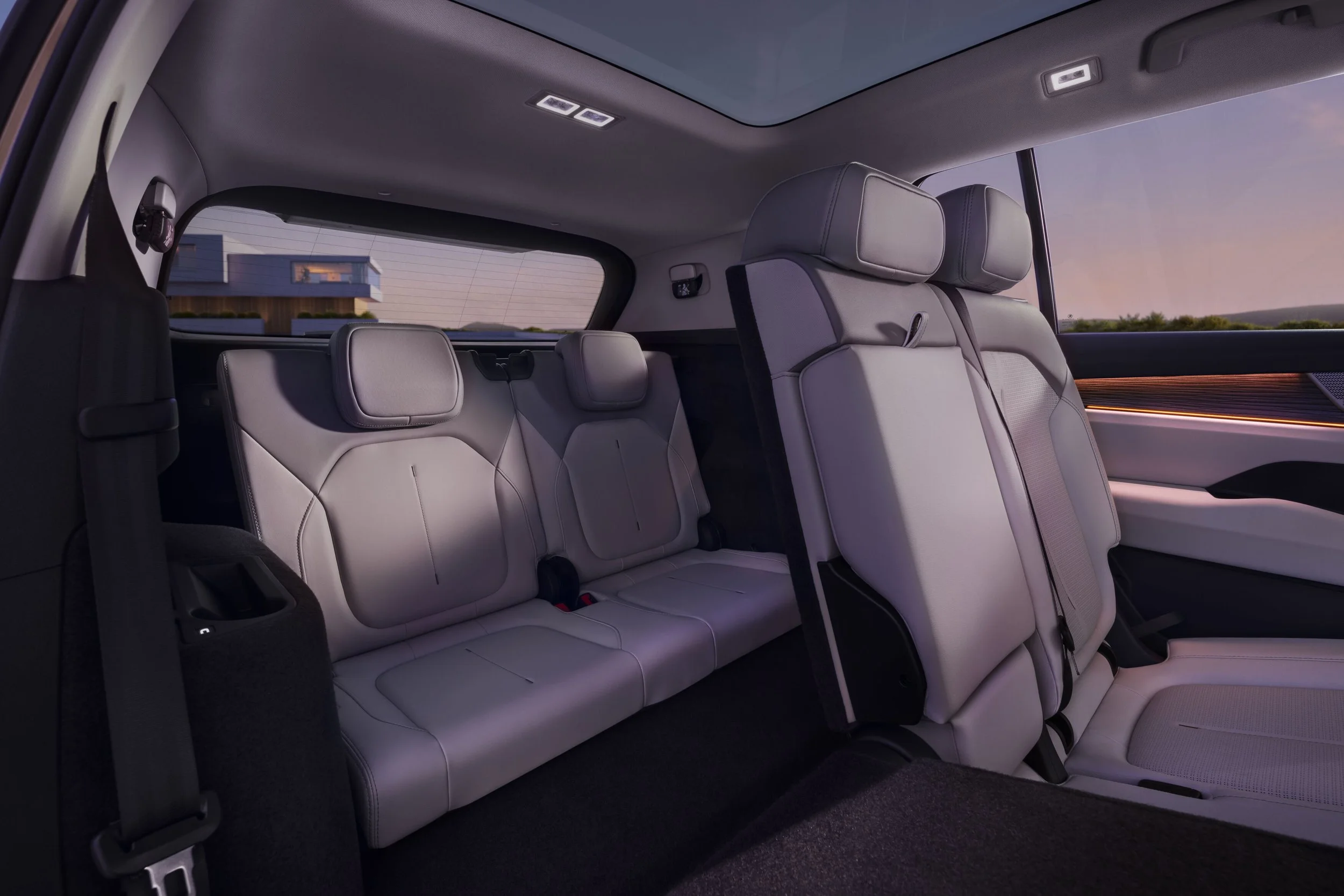 16477-peaq-062-third-row-seats.jpg