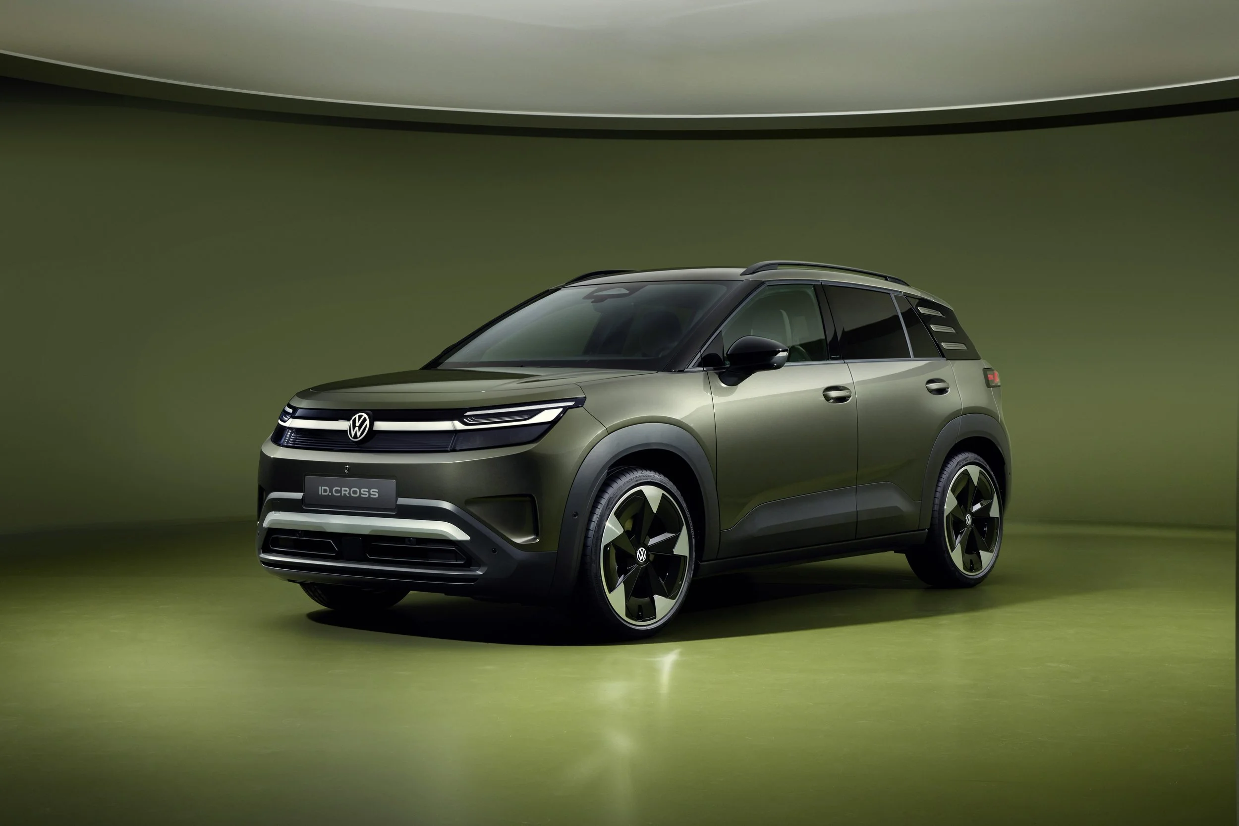 Production version of the all-new electric VW ID. Cross revealed