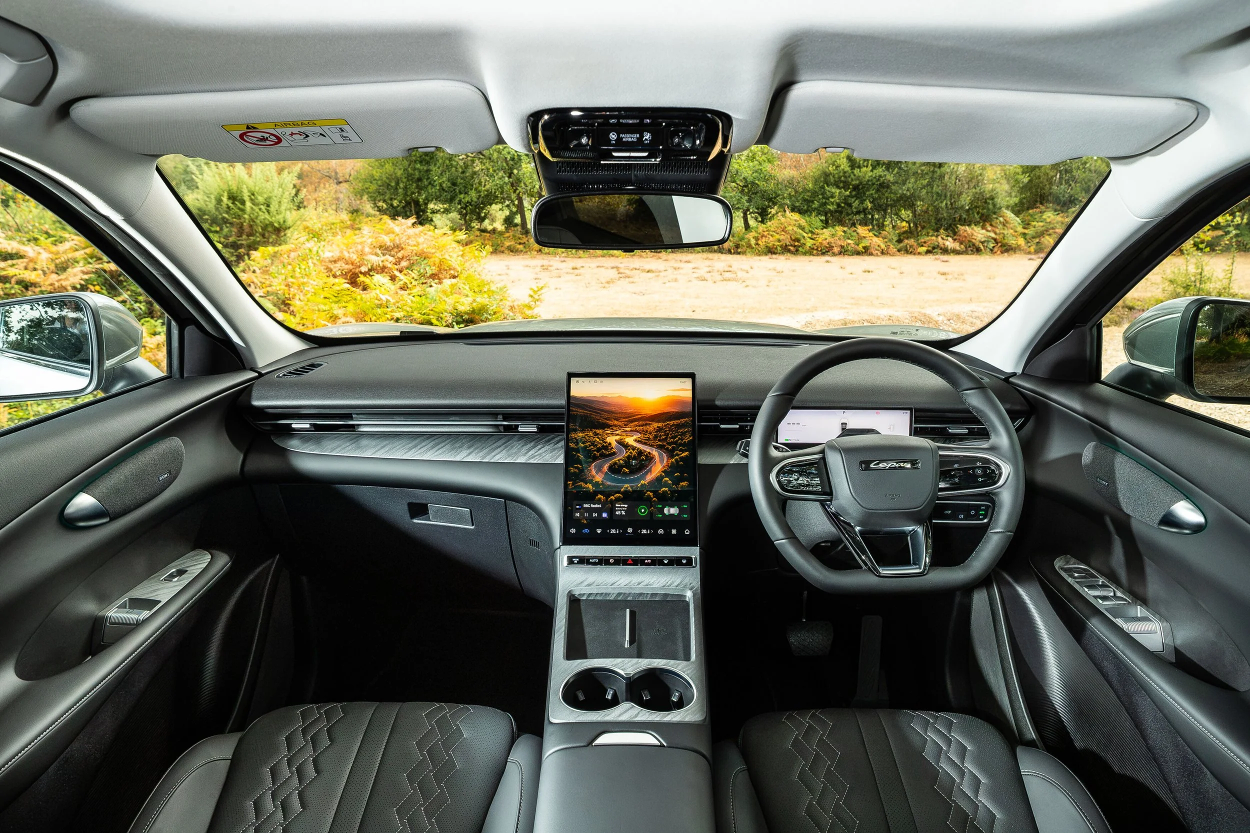 LEPAS L6 EV Interior - Cabin.jpg