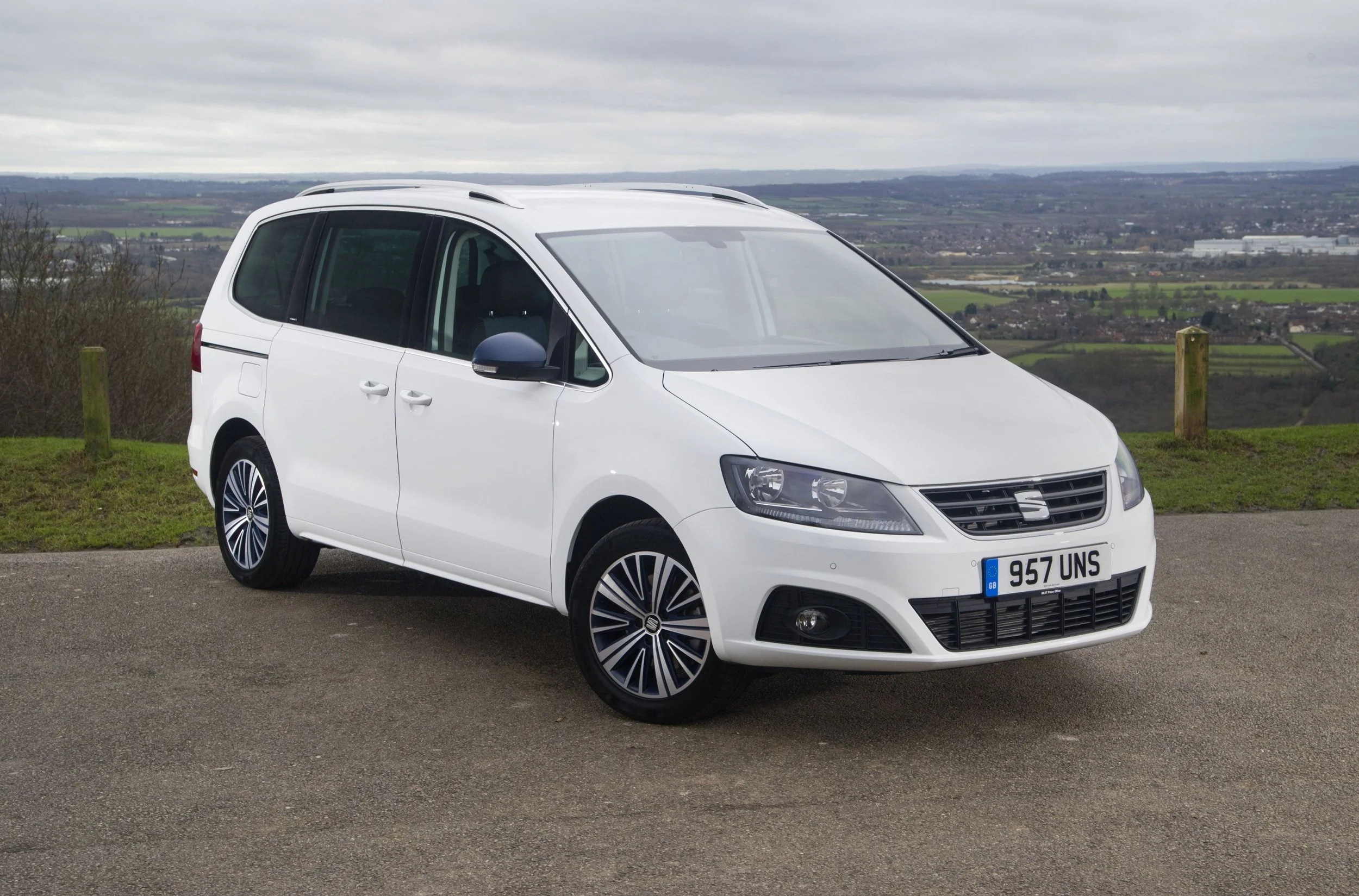 SEAT_Alhambra_Connect.jpg