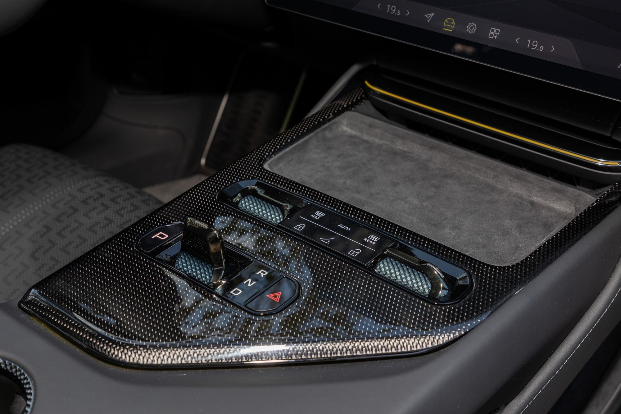 Lotus-Emeya-600-Sport-SE-Interior (15).jpg