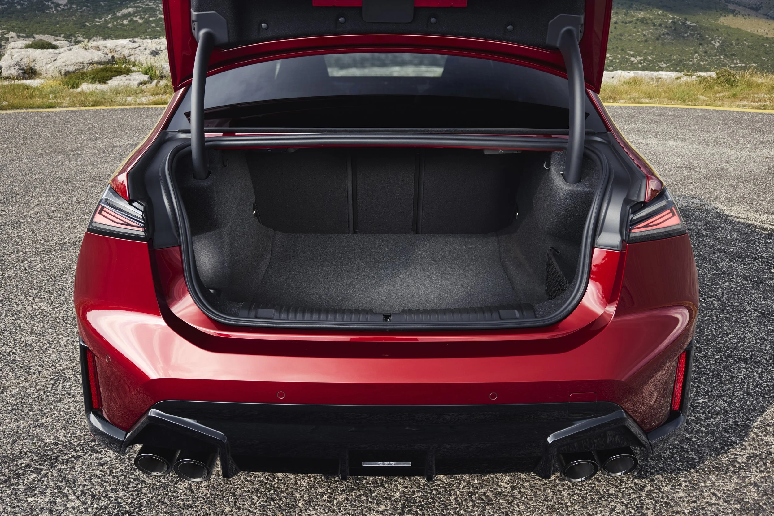 P90657775_highRes_the-new-bmw-m350-xdr.jpg
