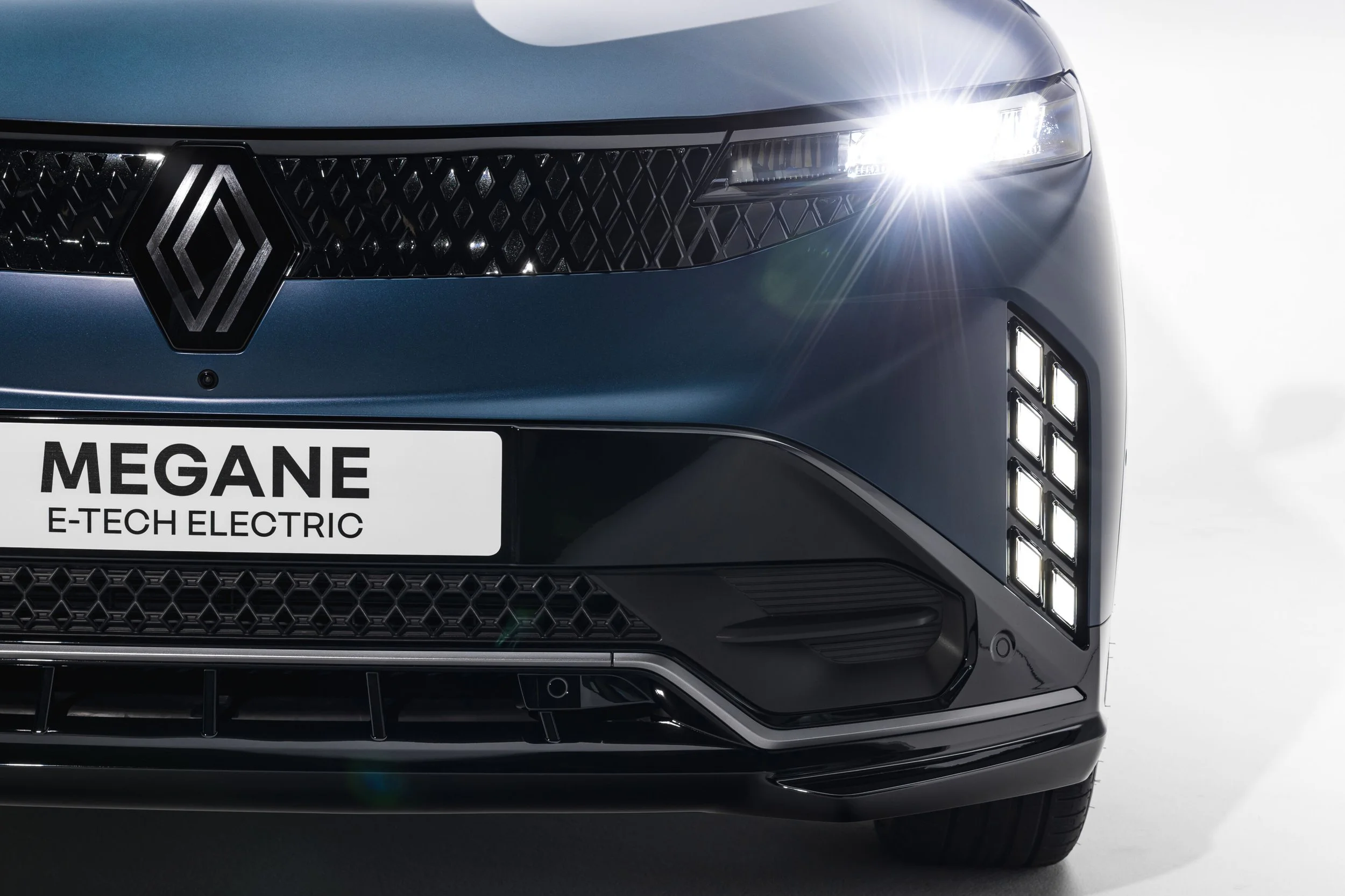 23875-new-renault-megane-e-tech-electric.jpg