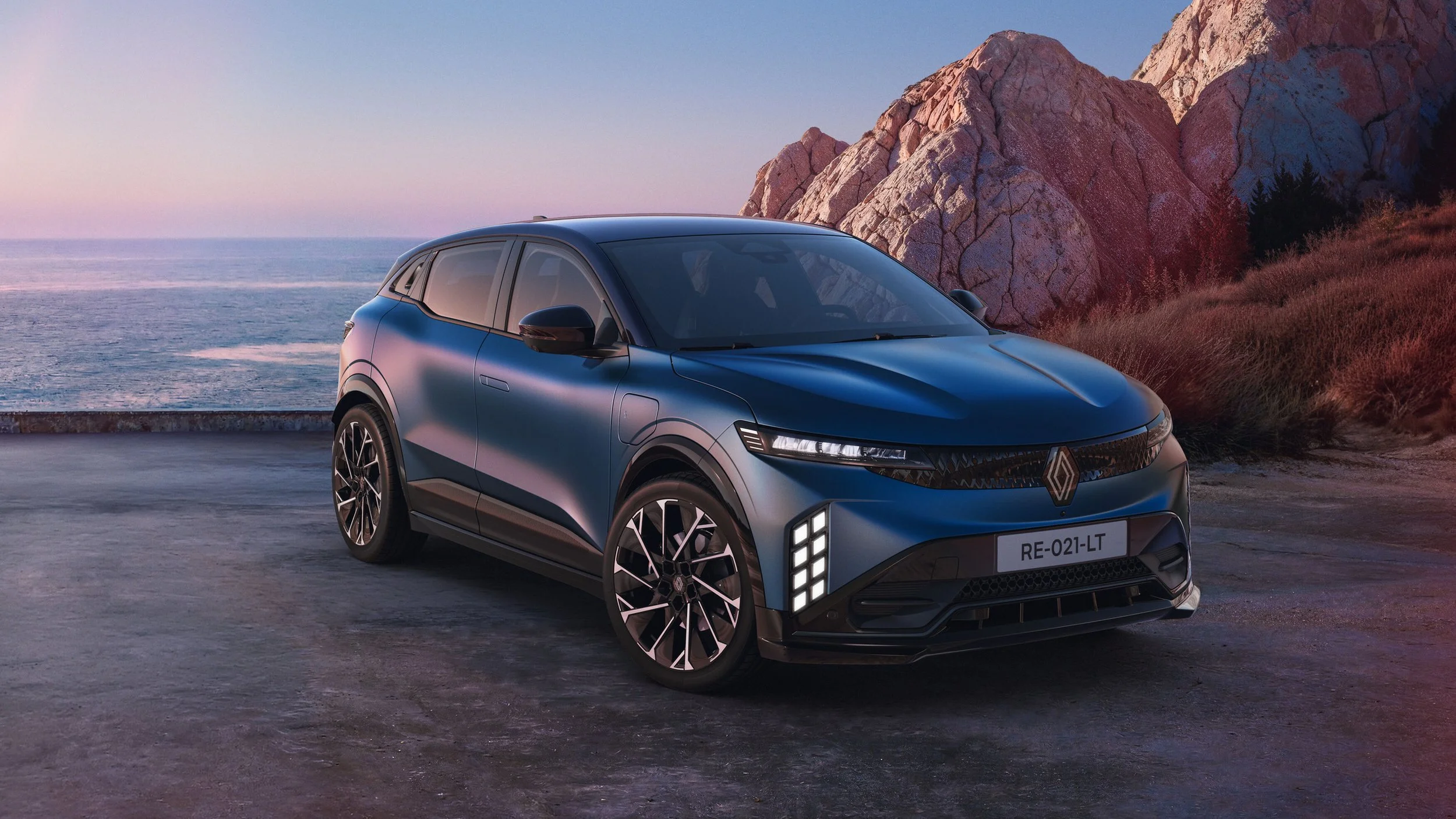 23874-new-renault-megane-e-tech-electric-3 (1).jpg