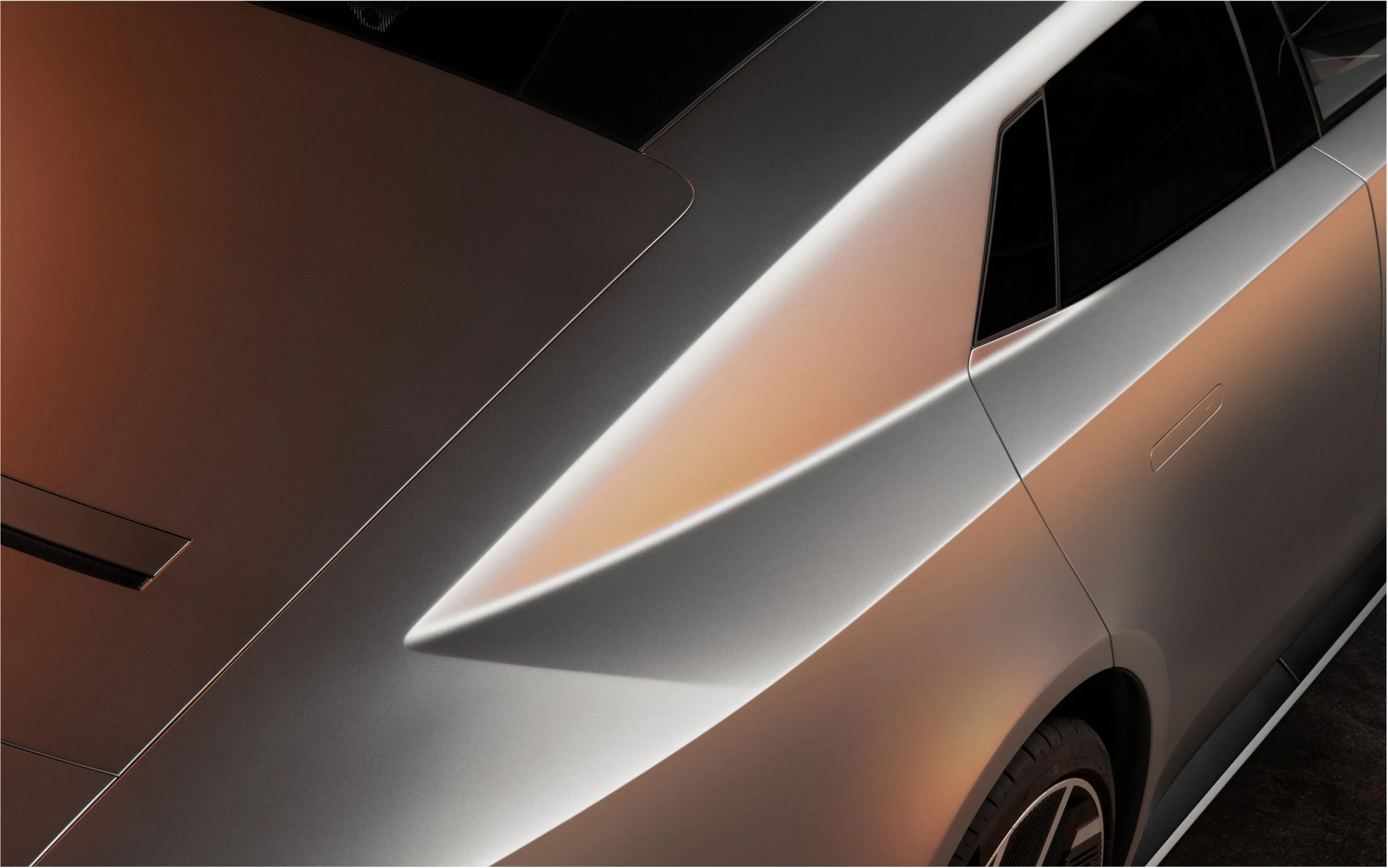 Ext_Macro_Rear_3_4_Silver.jpg
