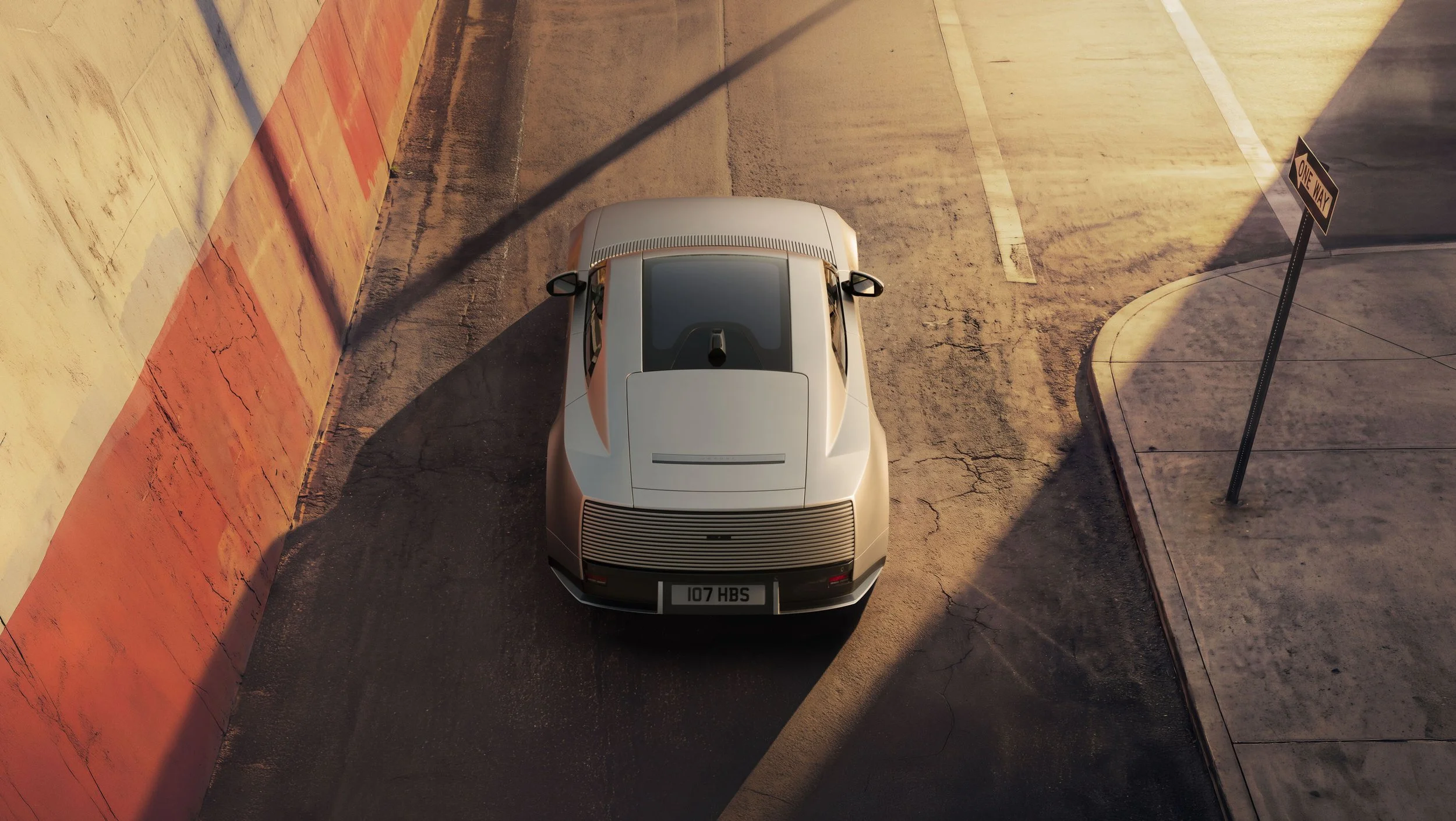 SILVER_RED_WALL_OUTDOOR_TOP_DOWN.jpg